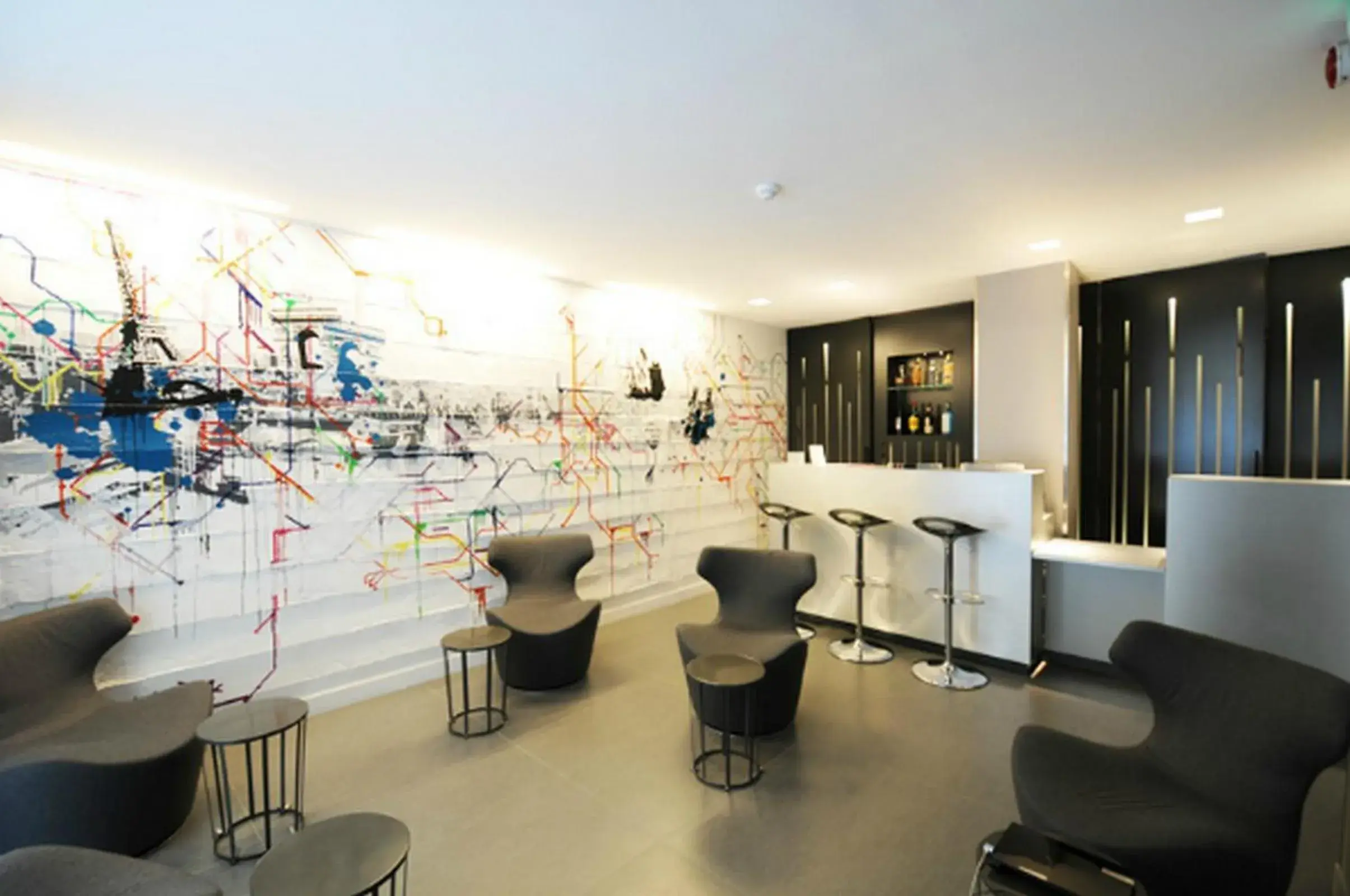 Lounge or bar, Lounge/Bar in Arc De Triomphe Etoile Hotel