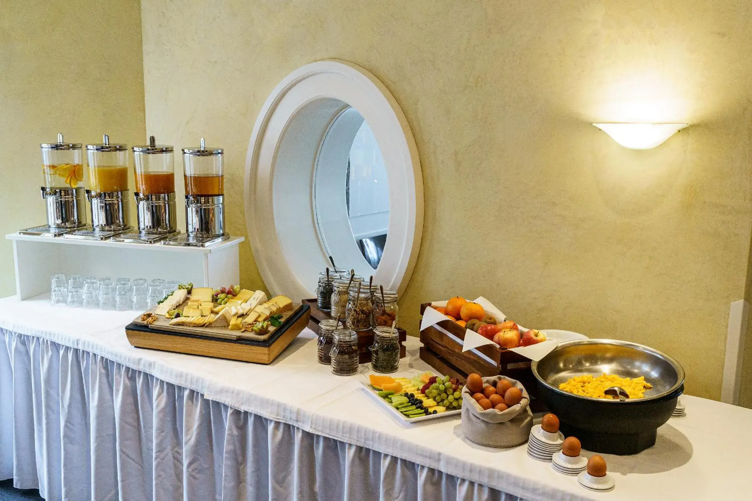 Breakfast, Food in Neuhaus Golf- & Strandhotel