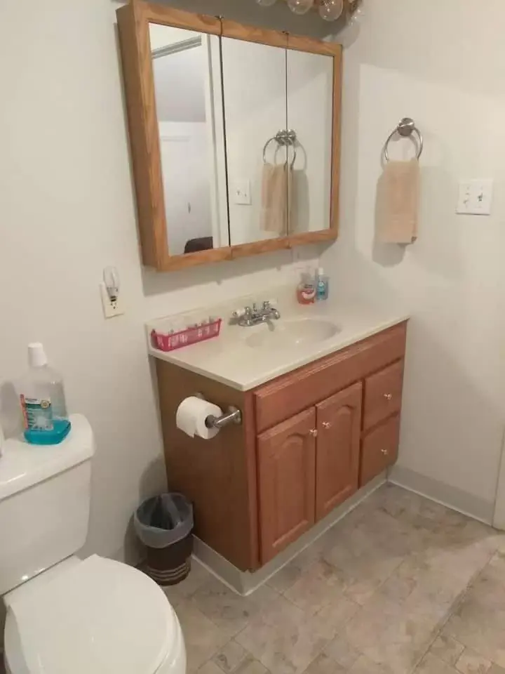 Bathroom in Quiet upstairs studio close to town 420 friendly