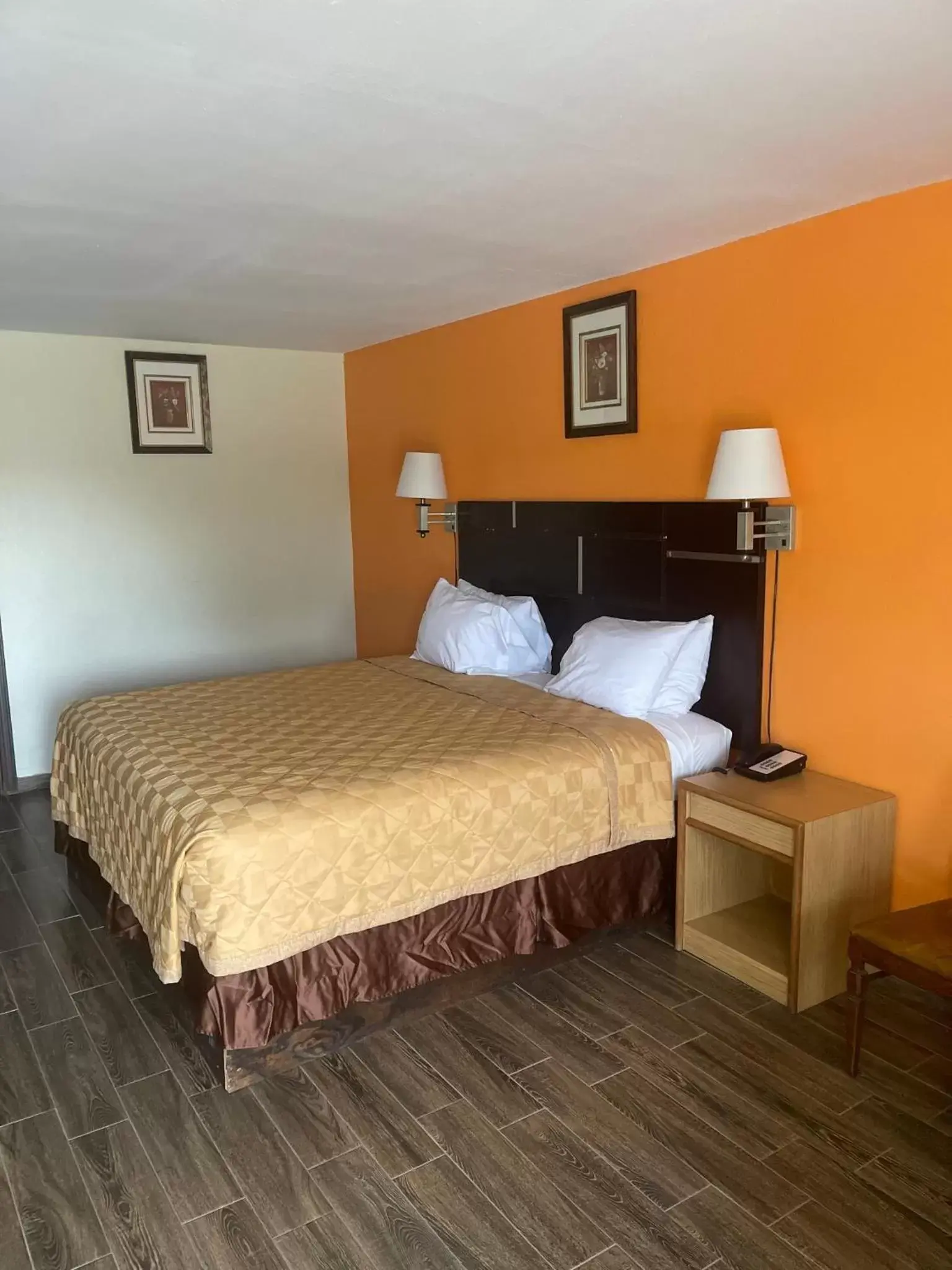 Bed in Linder Motor Lodge Bed in Linder Motor Lodge