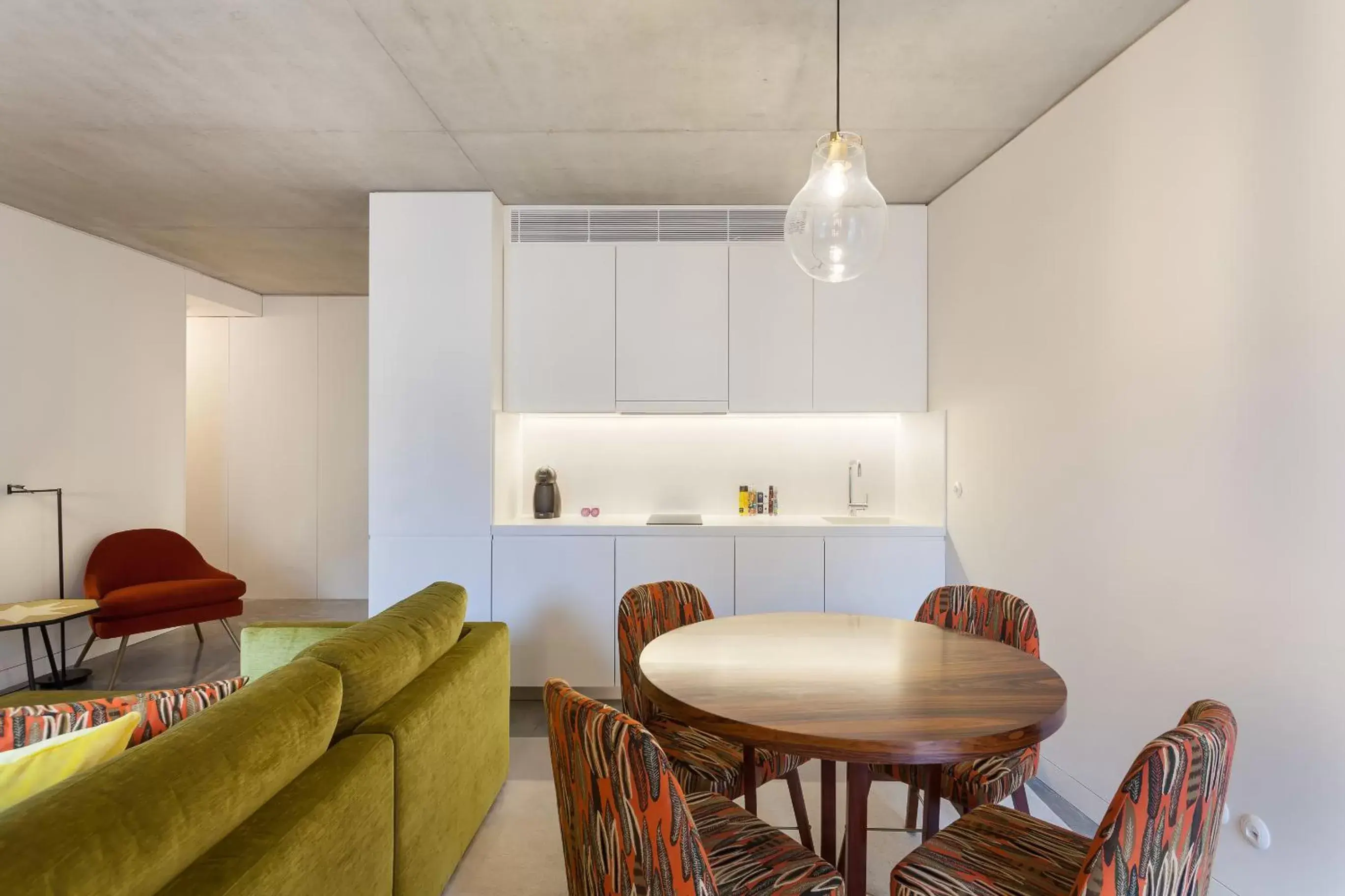 Bathroom, Dining Area in S.Bento Residences