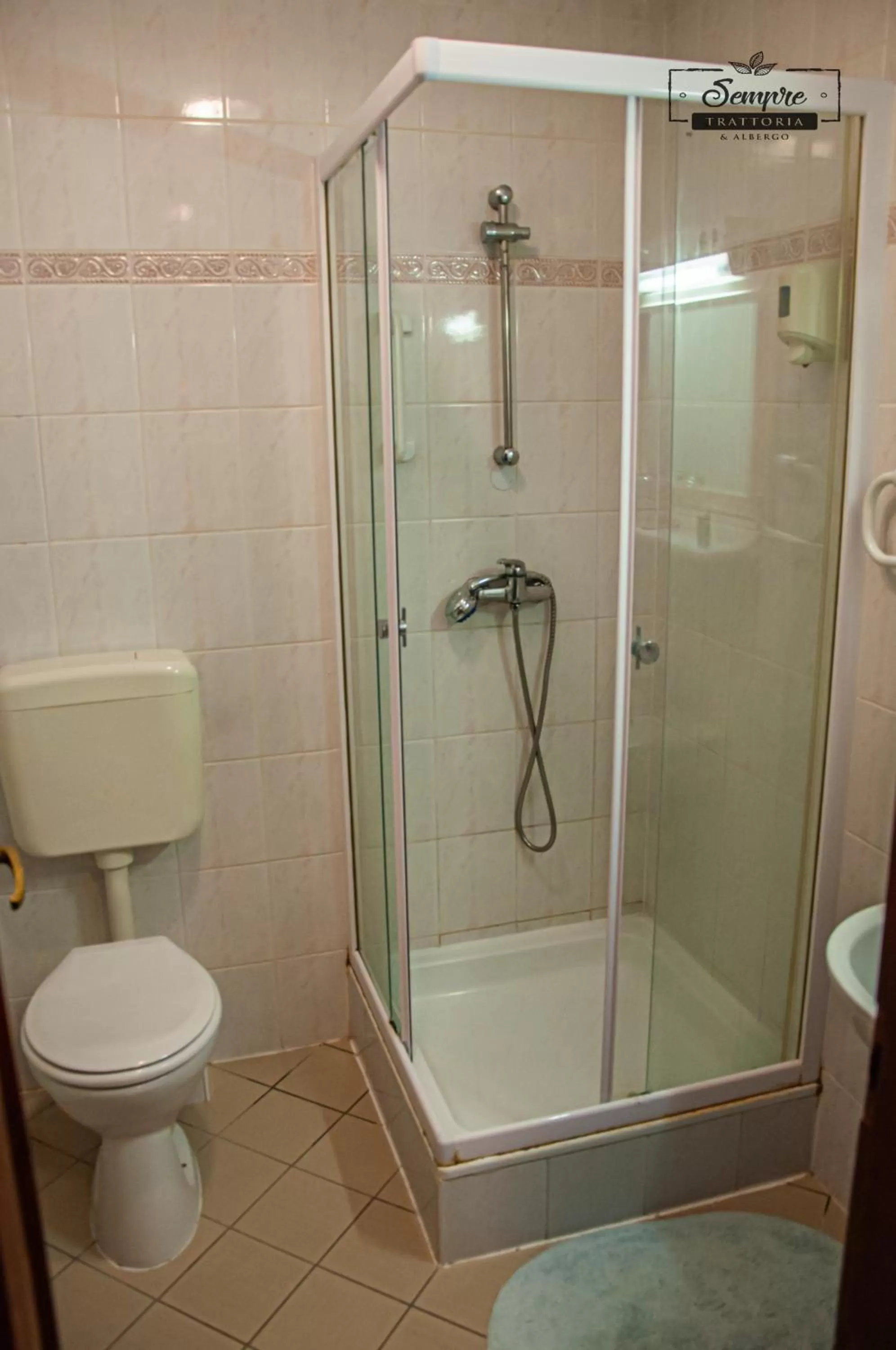 Sempre Étterem És Panzió