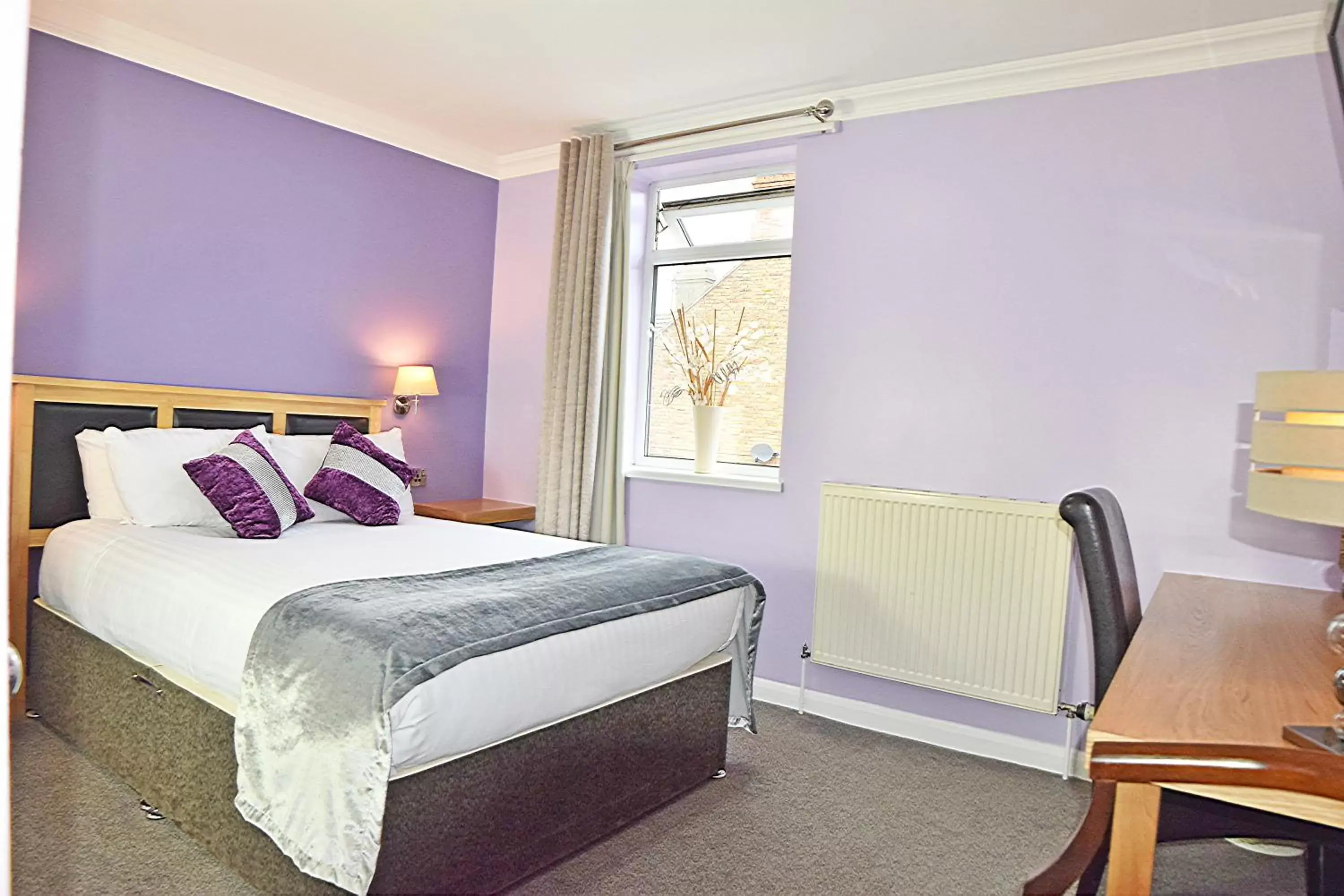 Bedroom, Bed in Dovedale Hotel and Restaurant