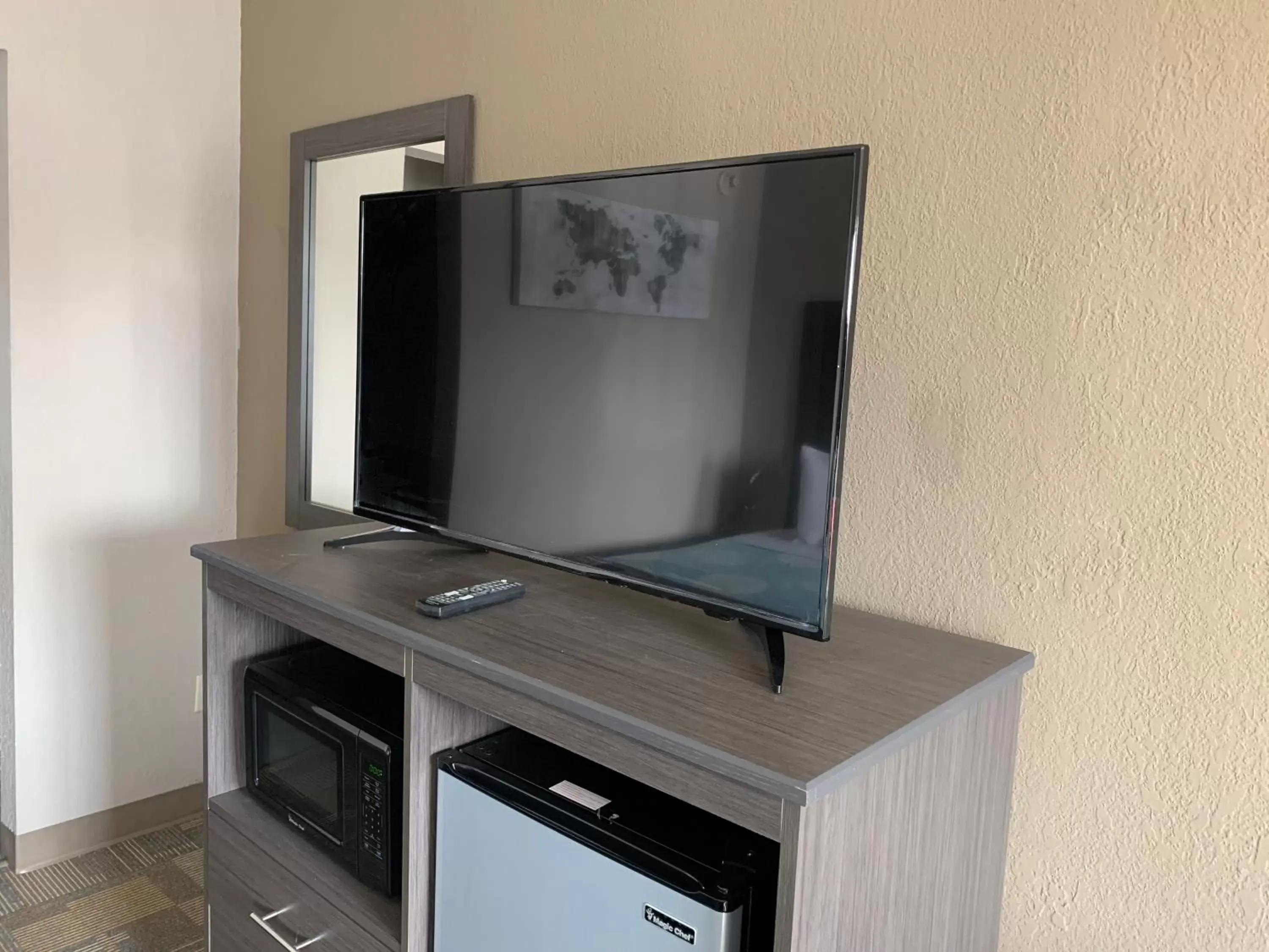 TV and multimedia, TV/Entertainment Center in SureStay Hotel By Best Western Olathe