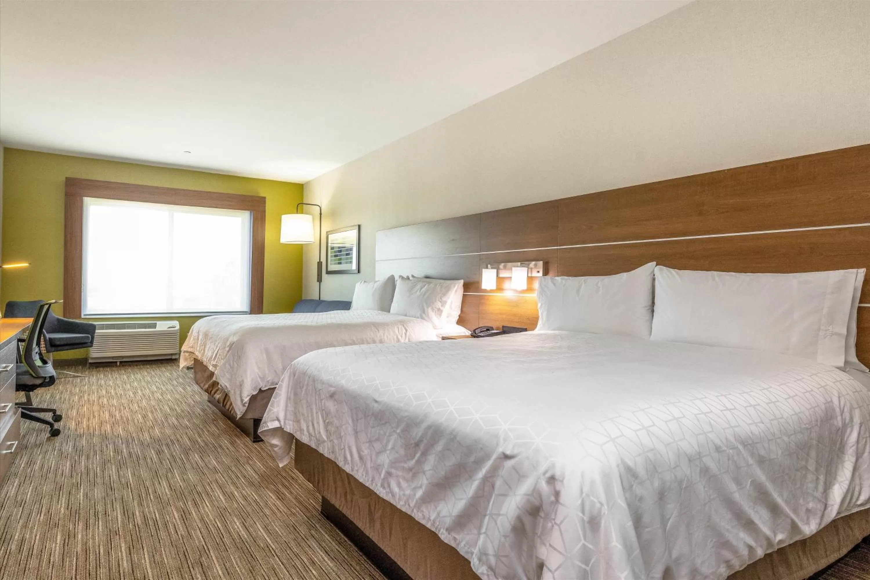 Photo of the whole room, Bed in Holiday Inn Express & Suites - San Jose Silicon Valley by IHG