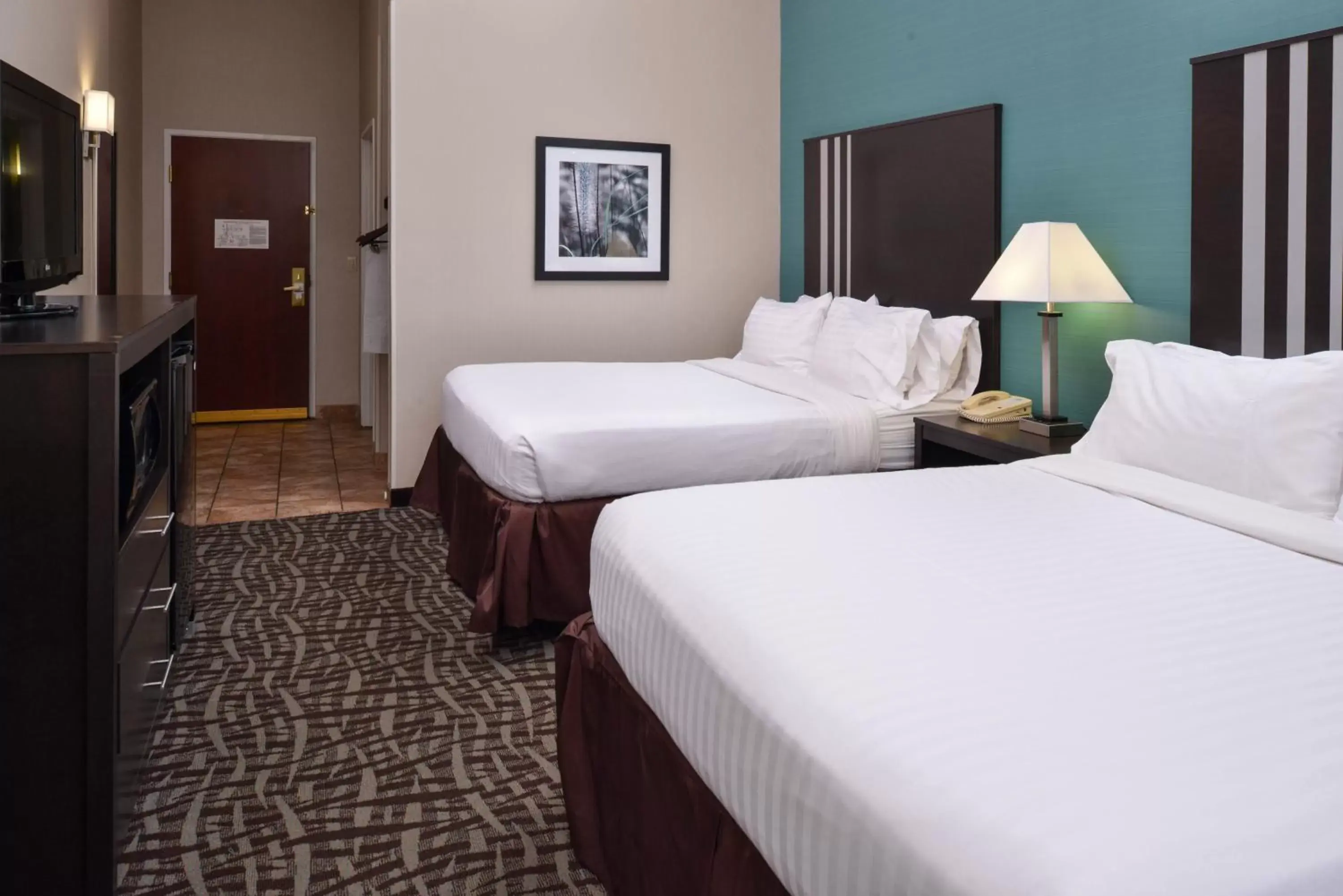 Twin Room - Mobility Access in Holiday Inn Express Hotel & Suites Youngstown - North Lima/Boardman, an IHG Hotel Twin Room - Mobility Access in Holiday Inn Express Hotel & Suites Youngstown - North Lima/Boardman, an IHG Hotel