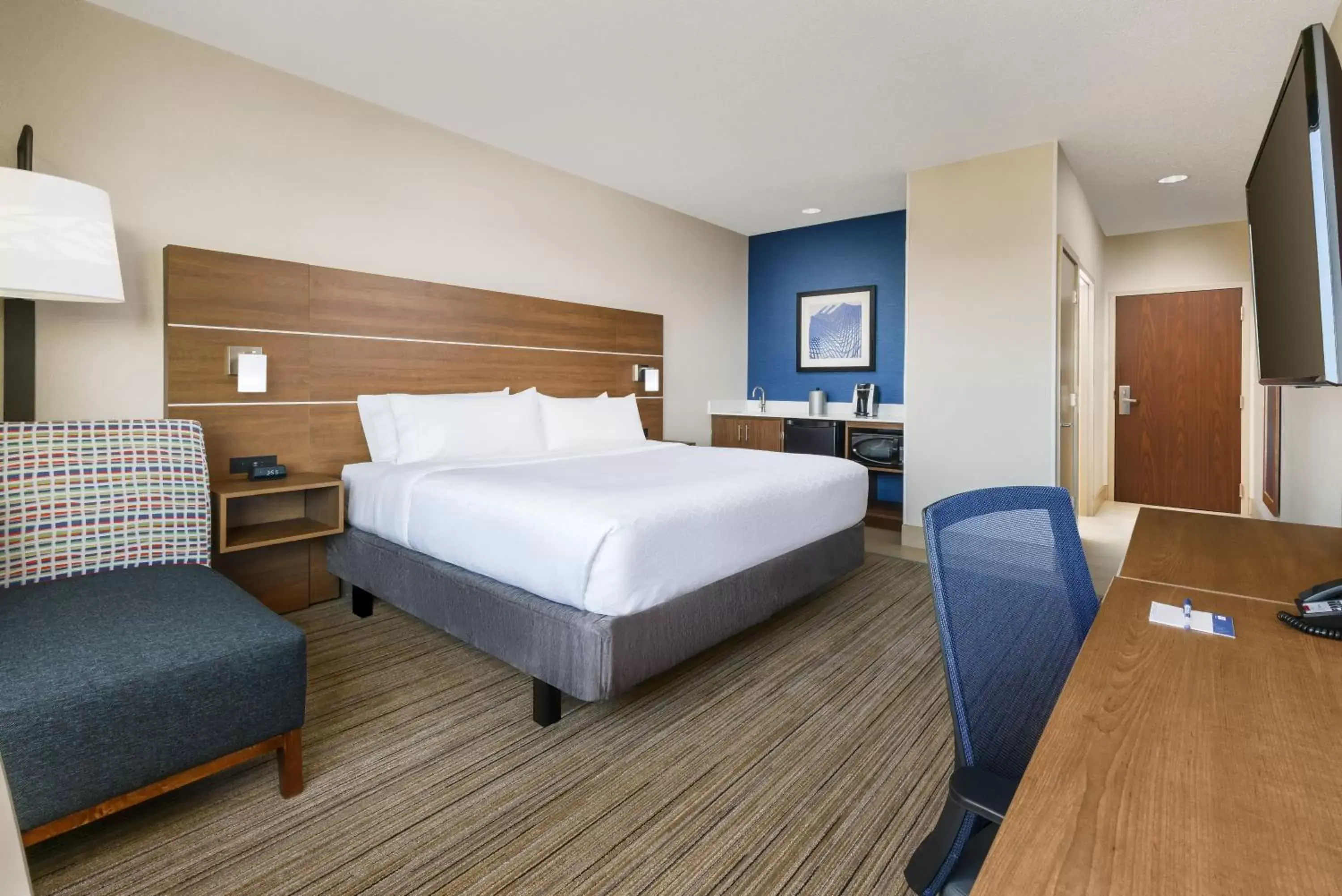 Photo of the whole room, Bed in Holiday Inn Express Boston, an IHG Hotel