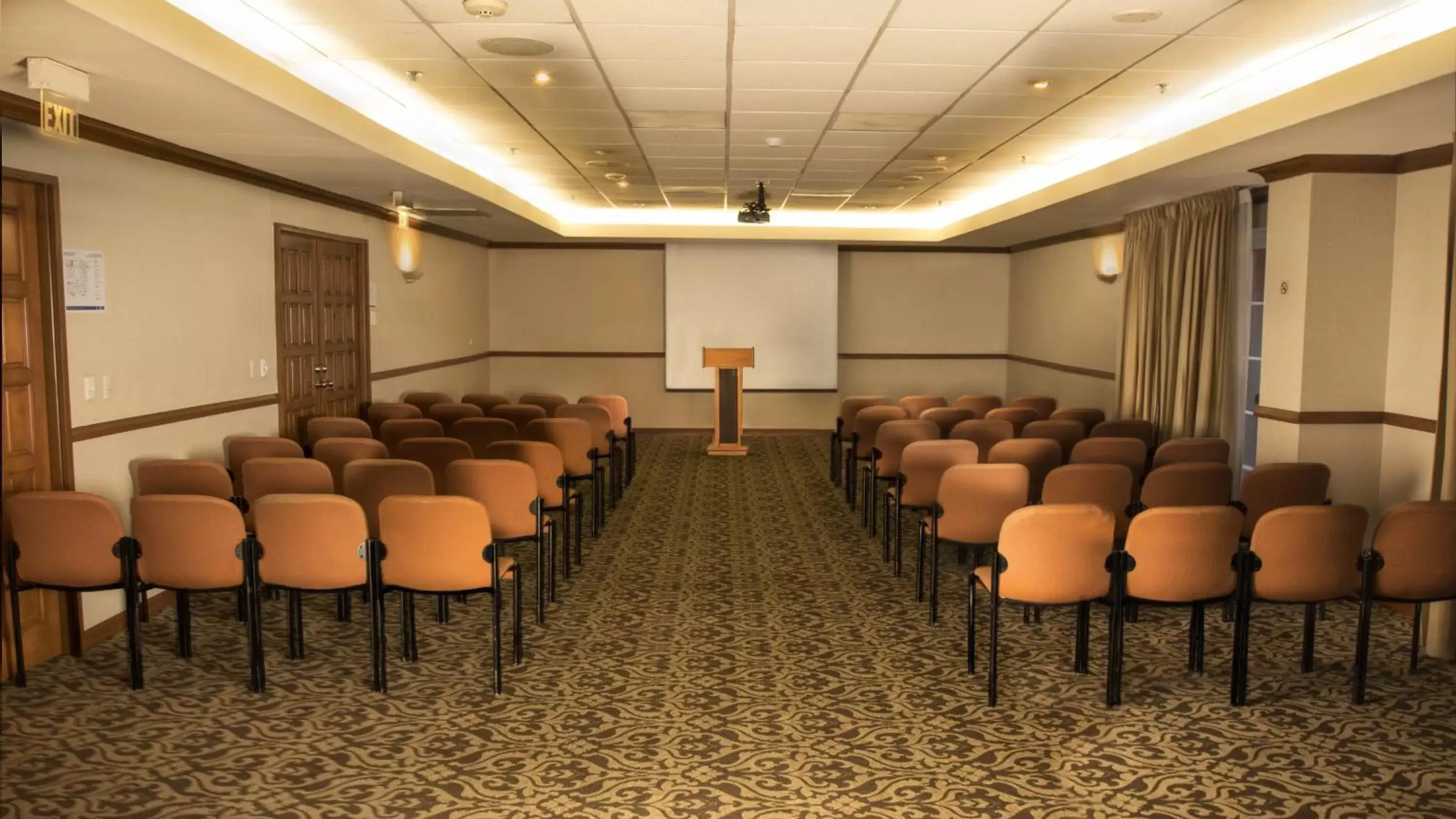 Meeting/conference room in Holiday Inn Express Monterrey Galerias-San Jeronimo, an IHG Hotel