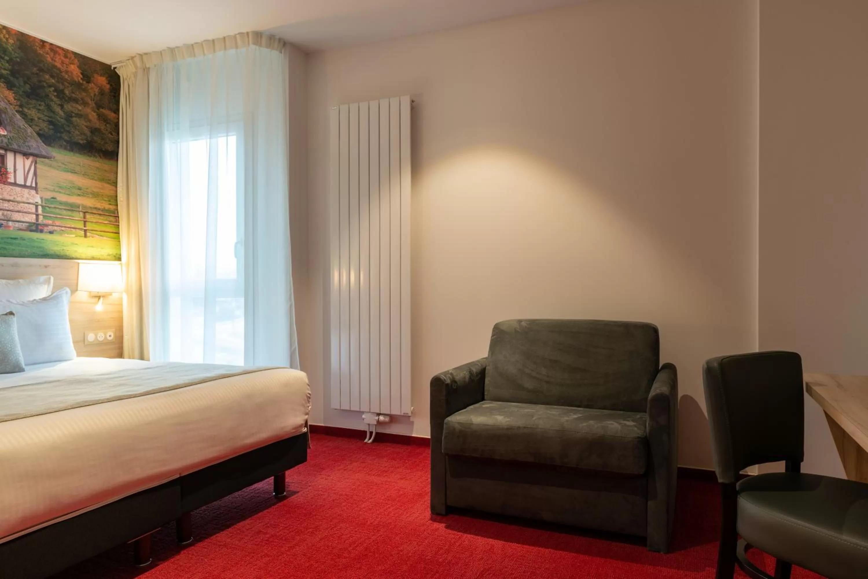 Photo of the whole room, Bed in The Originals City, Hôtel Acadine, Pont-Audemer