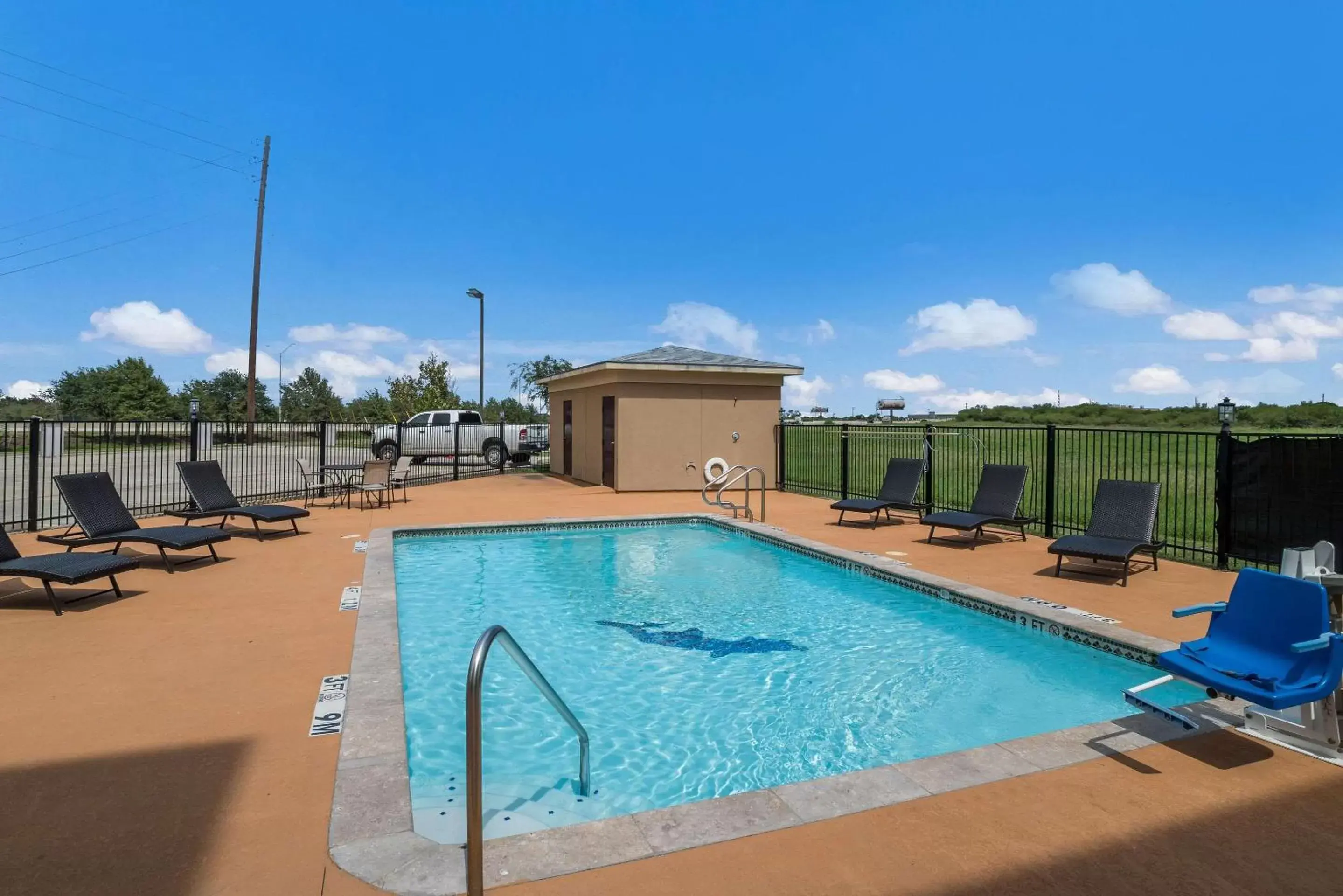 Swimming Pool in Comfort Inn & Suites Victoria North