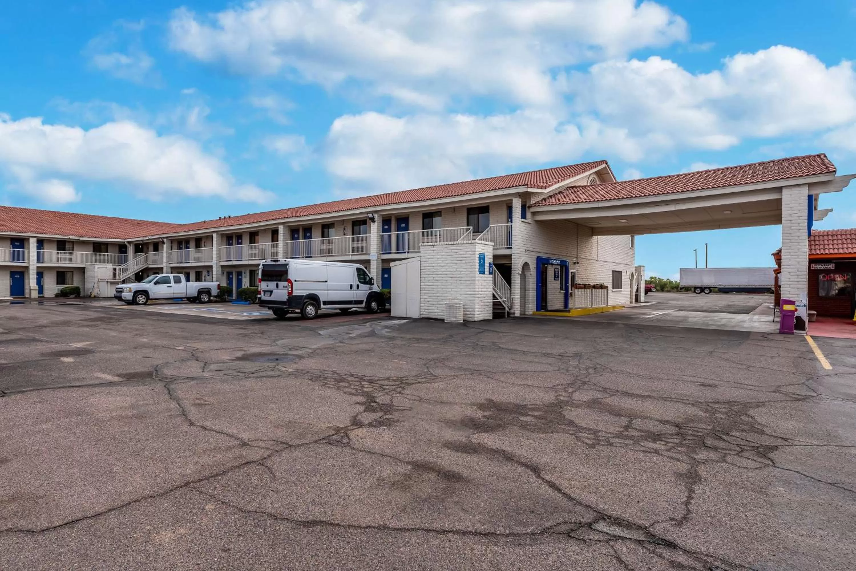 Property building in Motel 6 Eloy Arizona Casa Grande
