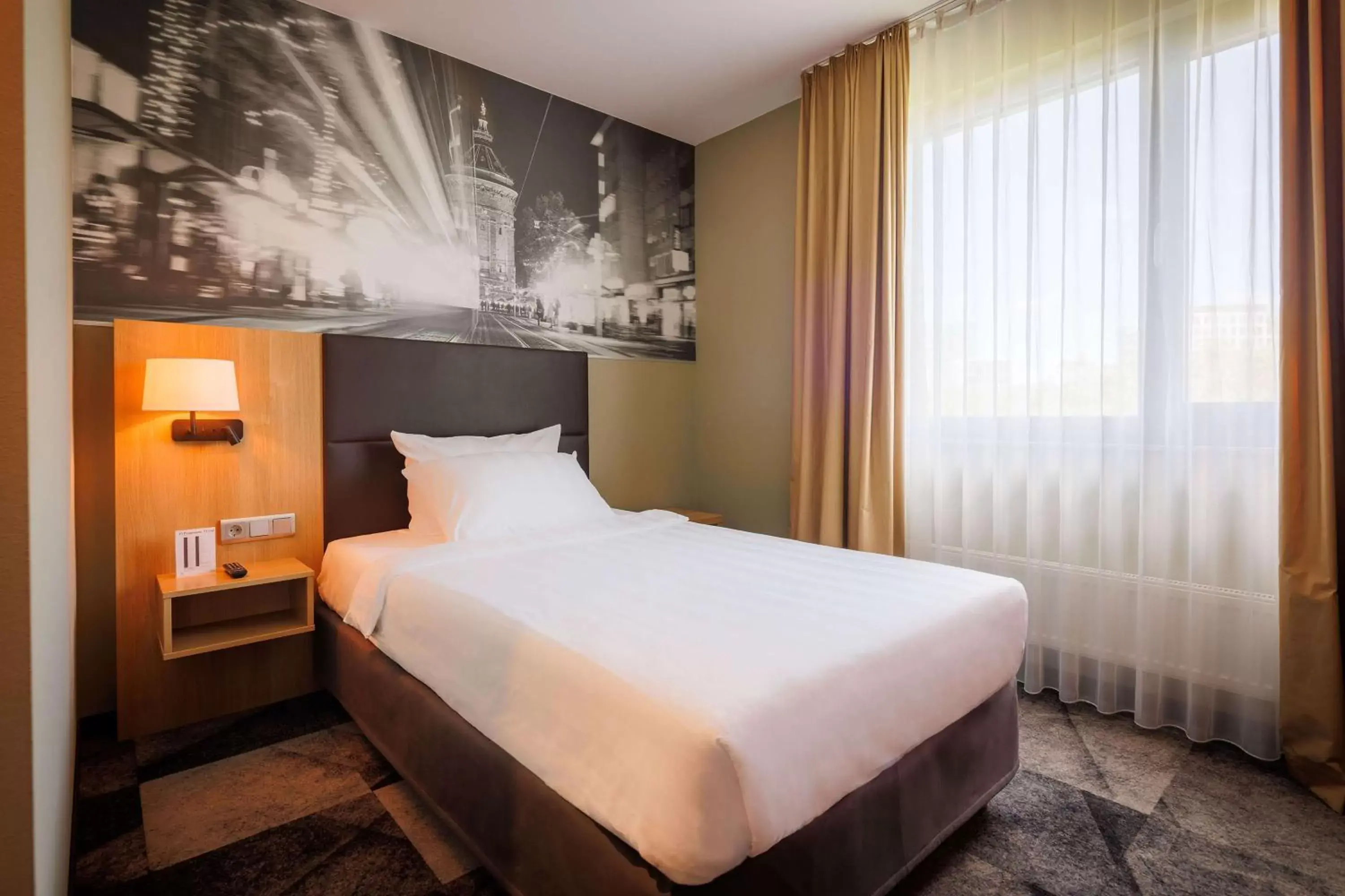 Bedroom, Bed in Lanzcarré Hotel Mannheim, a member of Radisson Individuals