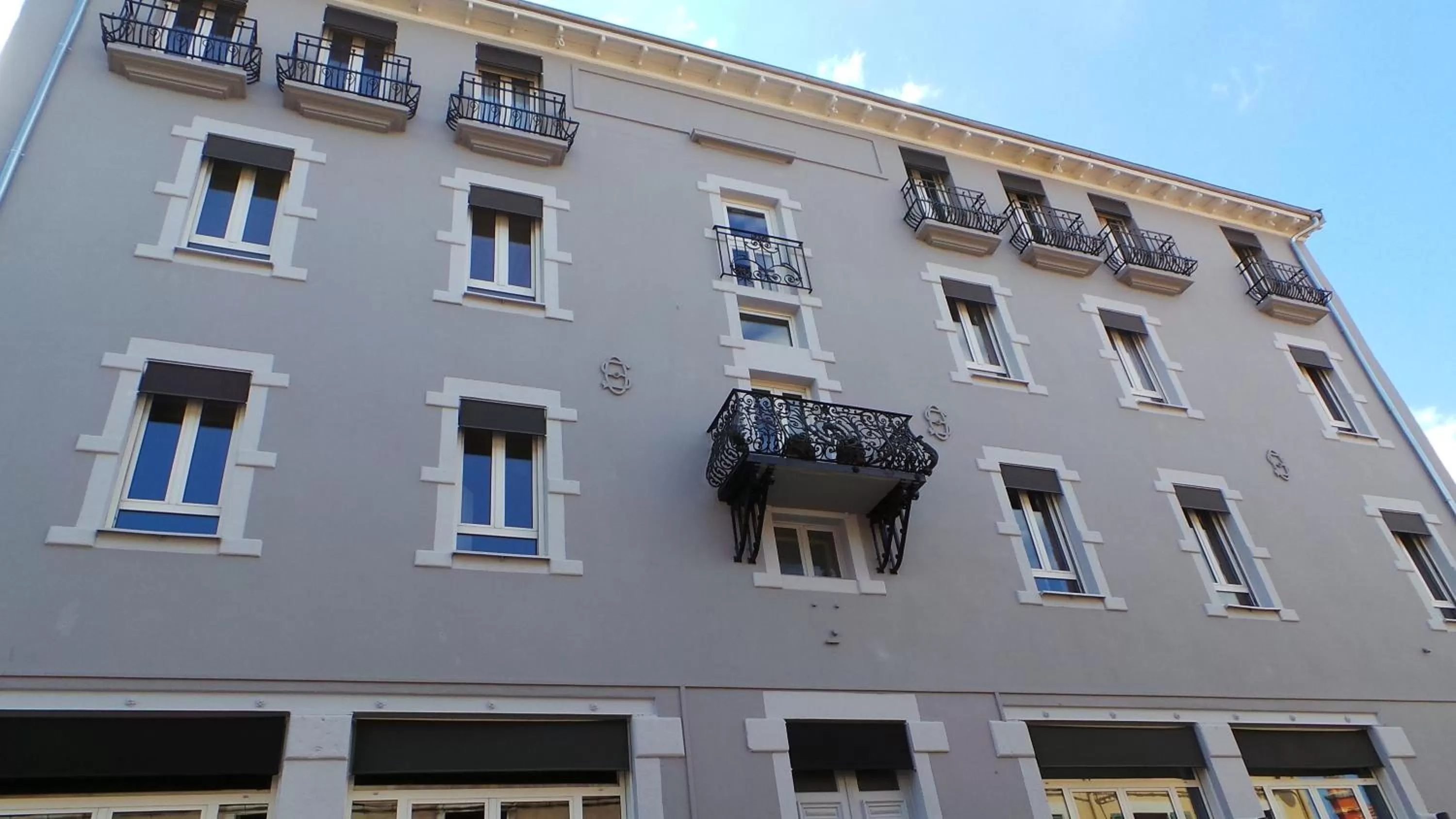 Day in Nouvel Hôtel & Appartements