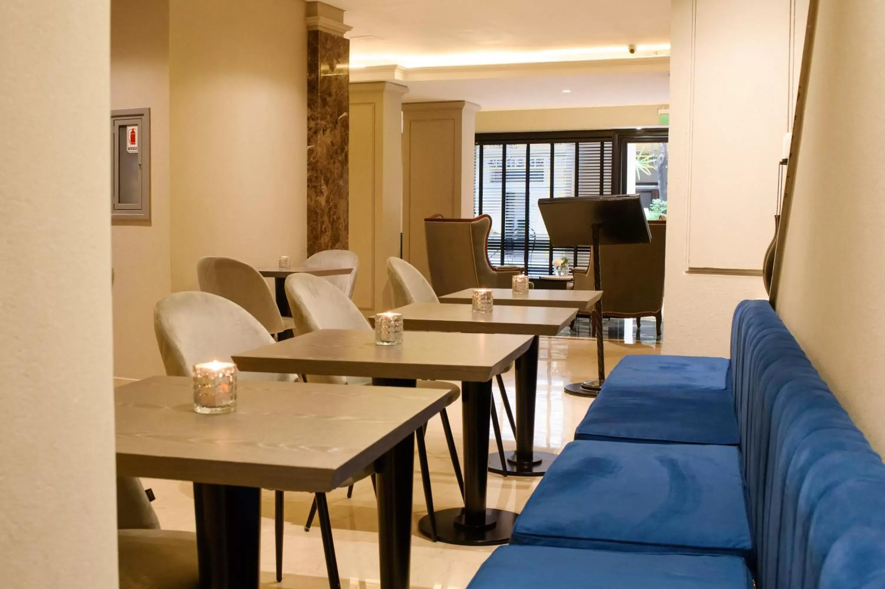 Breakfast, Seating Area in SuMa Recoleta Hotel