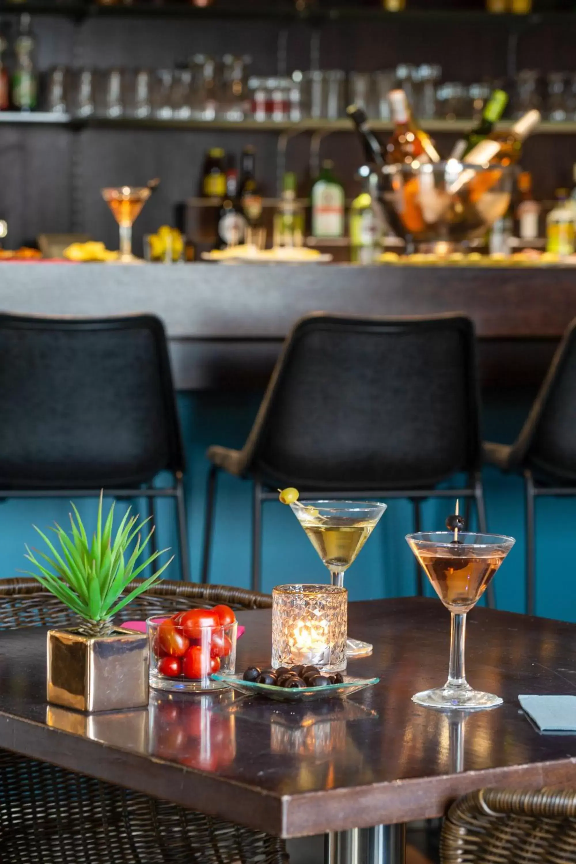 Lounge or bar, Drinks in Zenitude Hôtel-Résidences Divonne Confort