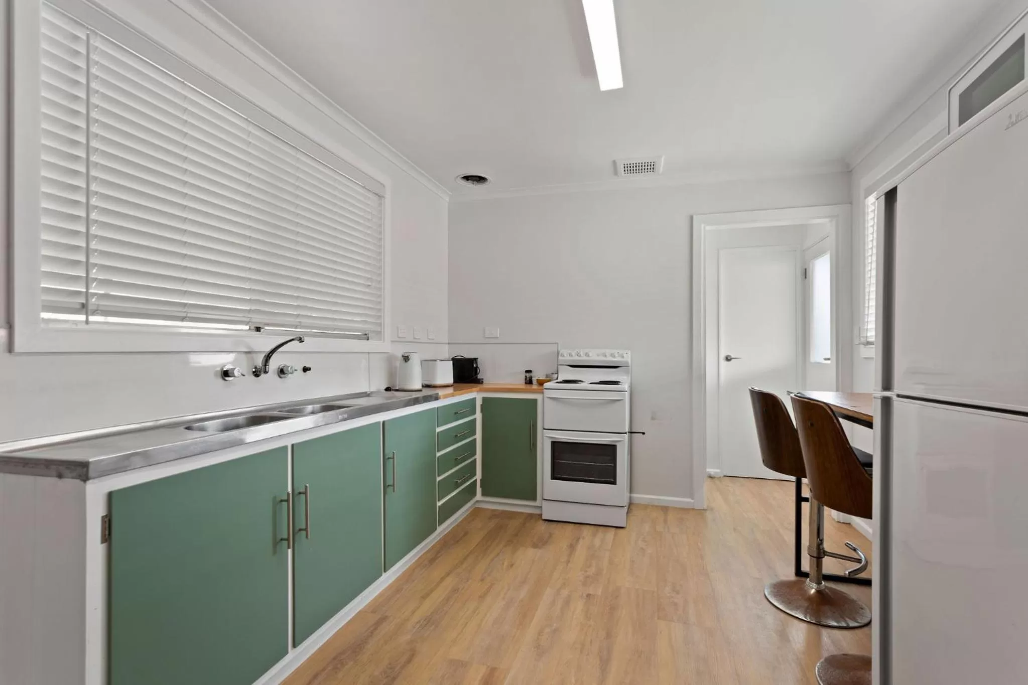 Kitchen/Kitchenette in Shaen Street Motel
