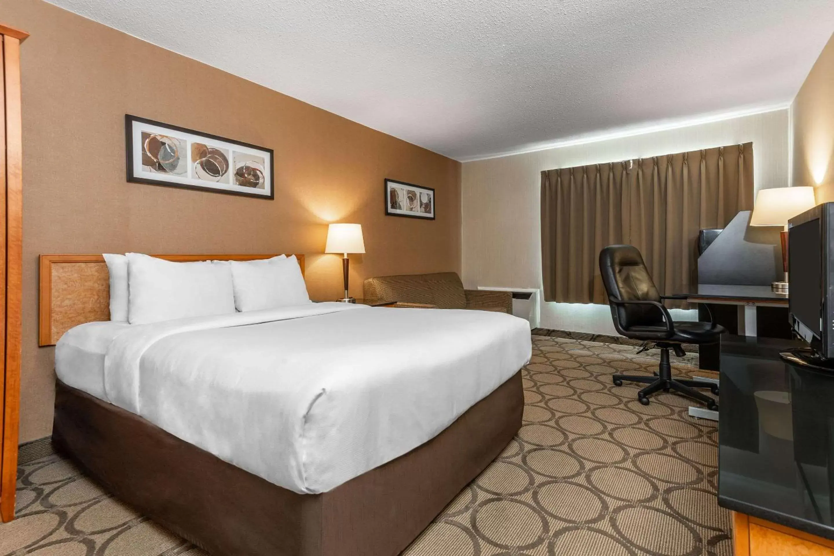 Photo of the whole room, Bed in Comfort Inn Corner Brook