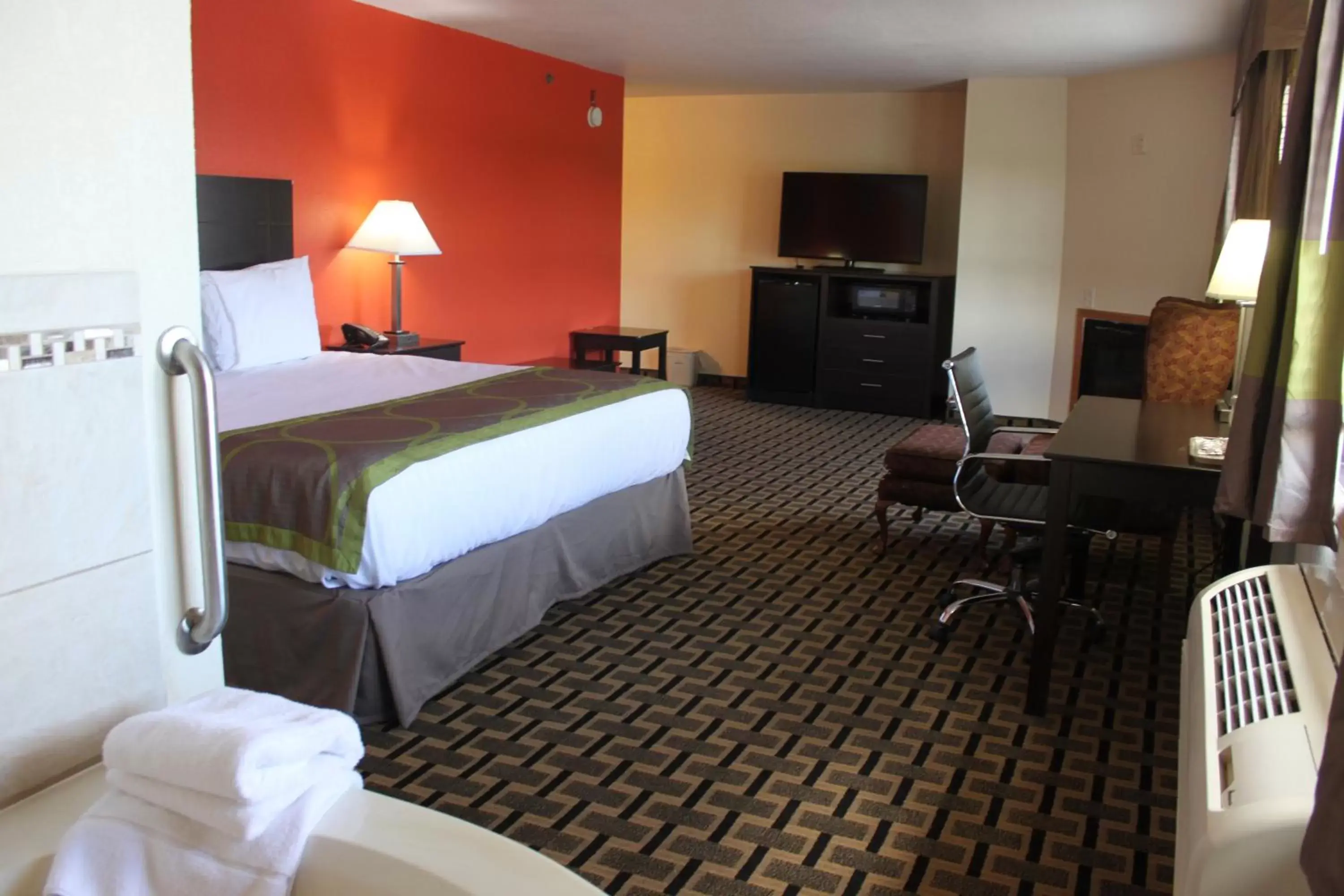 AmericInn by Wyndham West Burlington