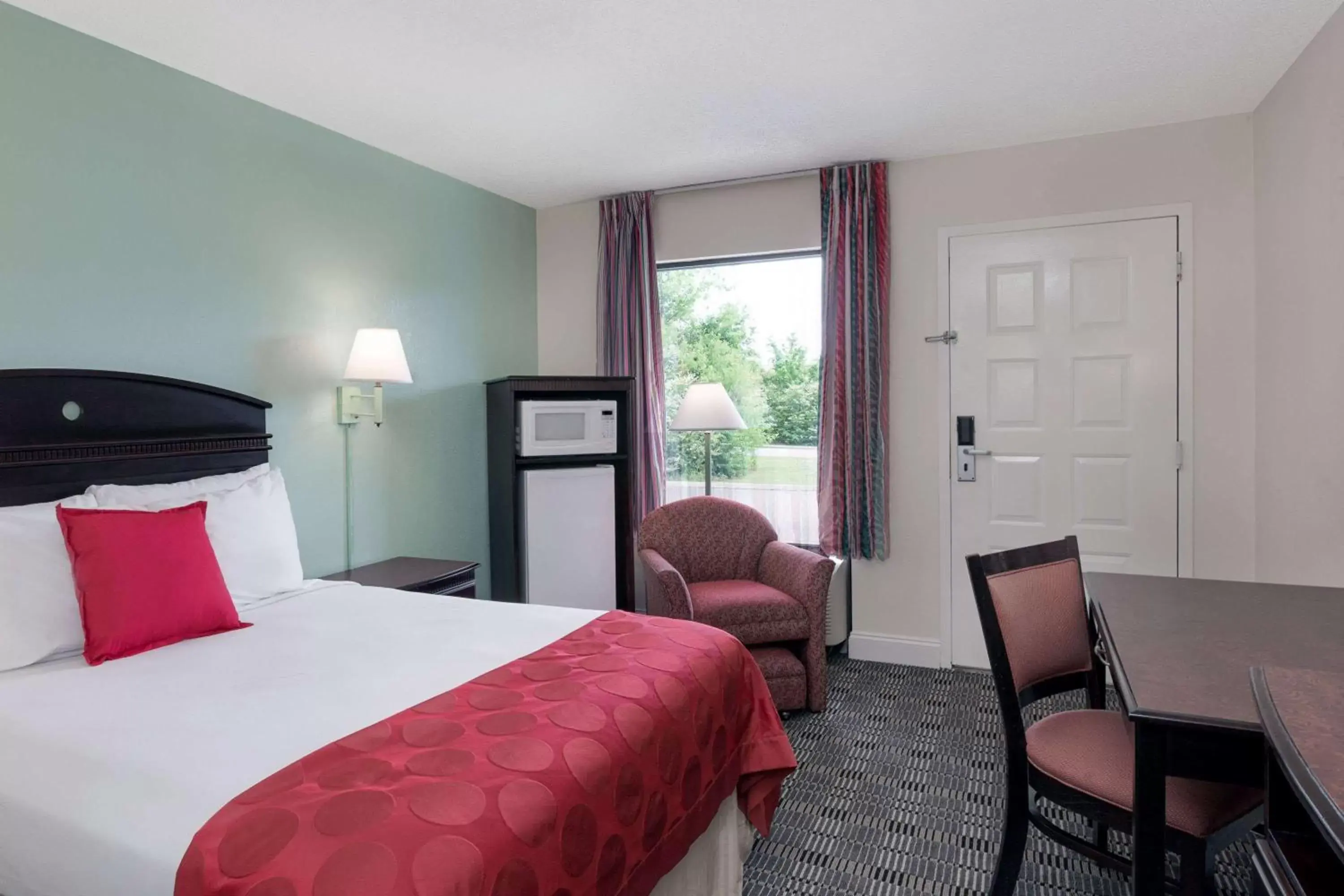 Photo of the whole room, Bed in Ramada by Wyndham Pelham