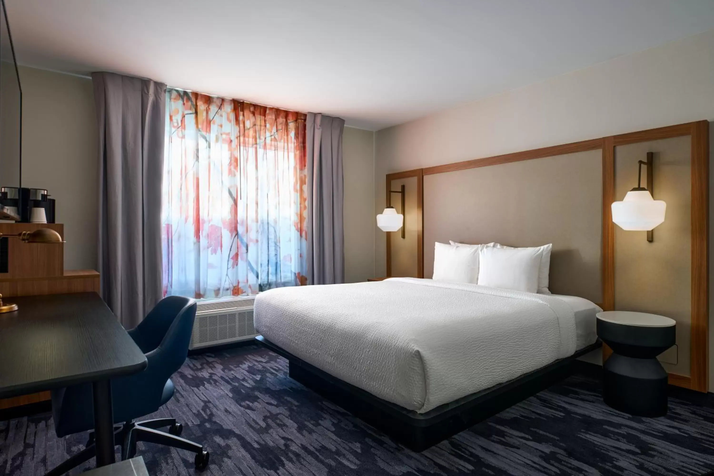 Bed in Fairfield Inn and Suites by Marriott Winchester