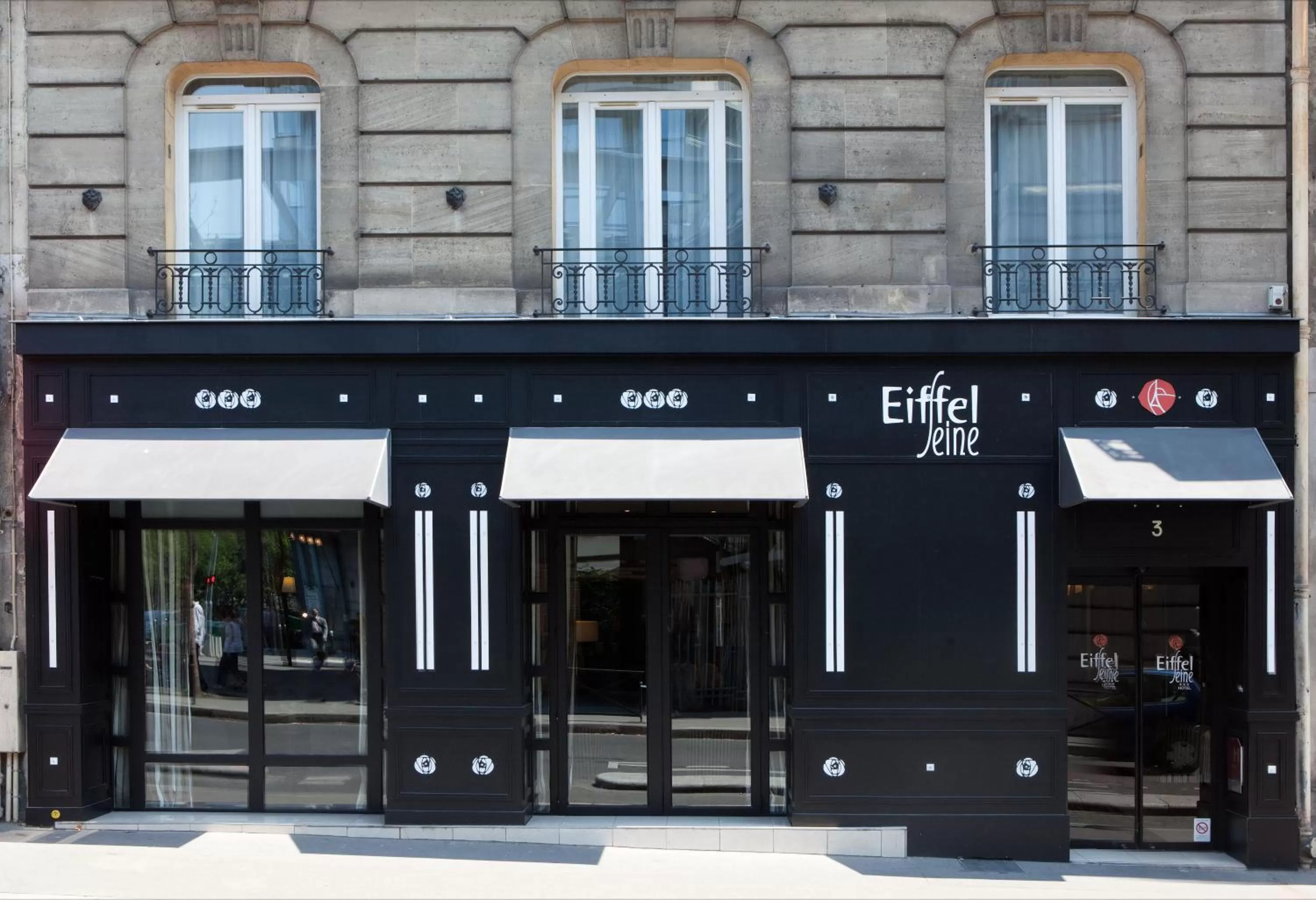 Facade/entrance in Hotel Eiffel Seine