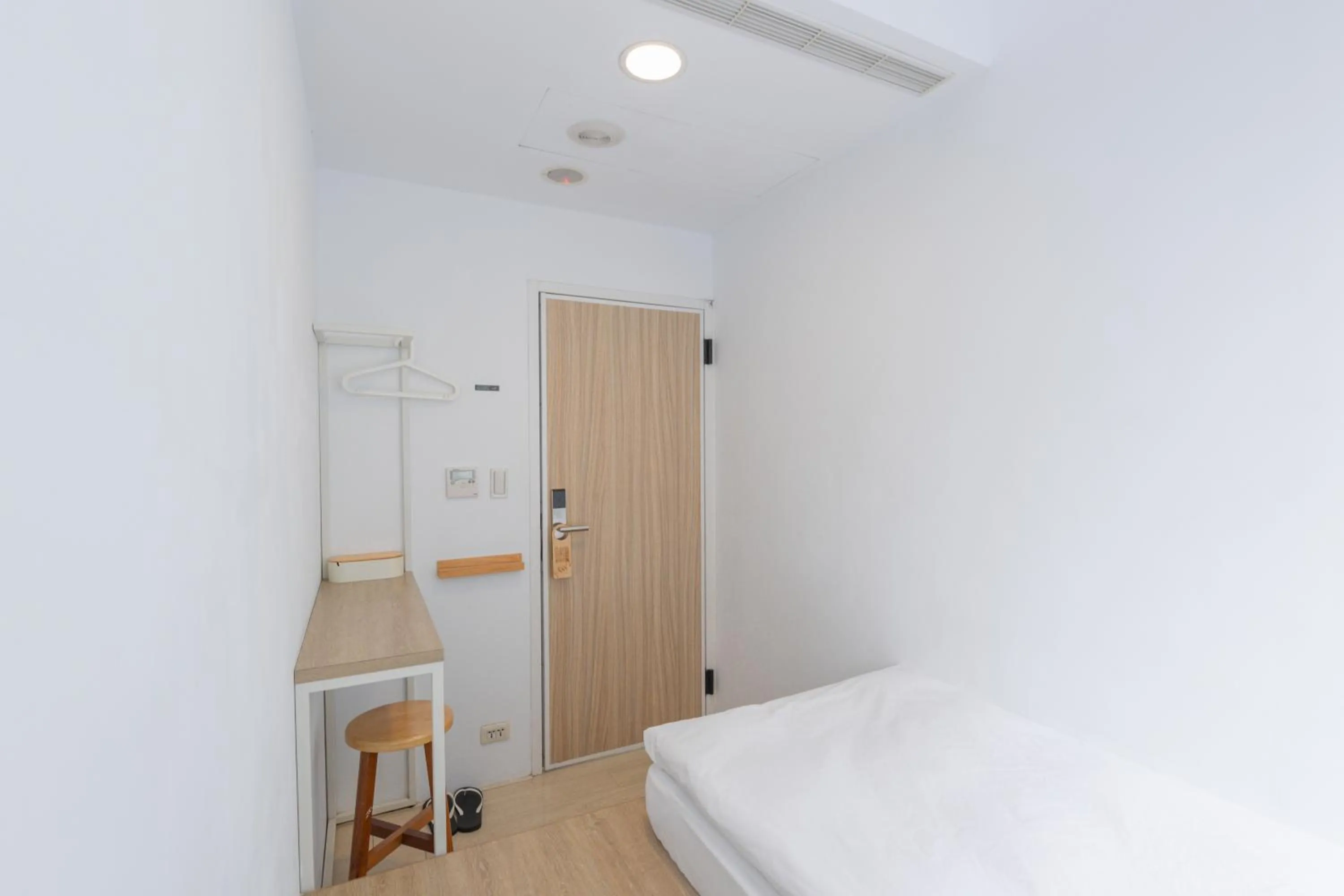 Photo of the whole room, Bed in OwlStay Flip Flop Hostel - Garden