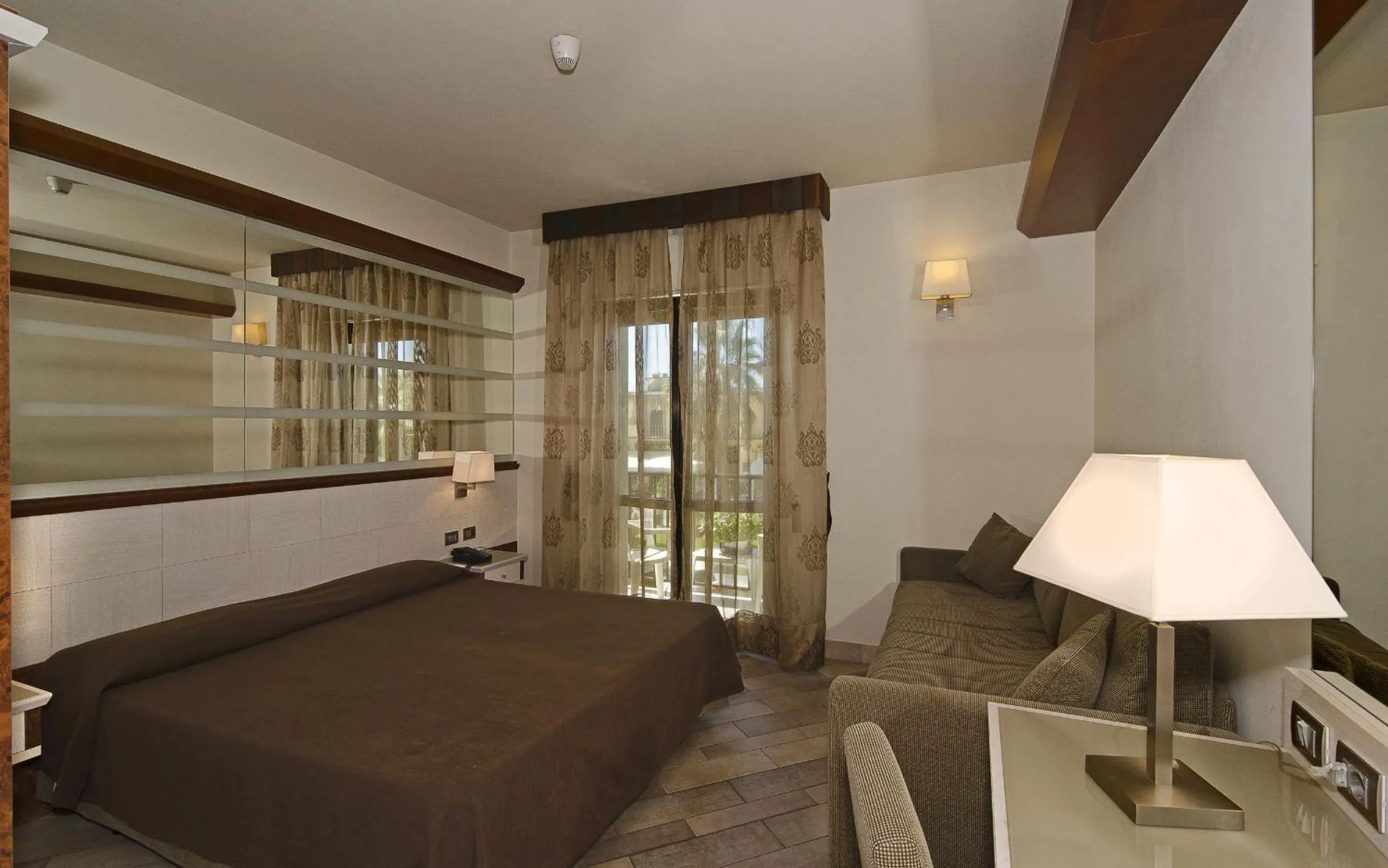 Photo of the whole room, Bed in Hotel Eden