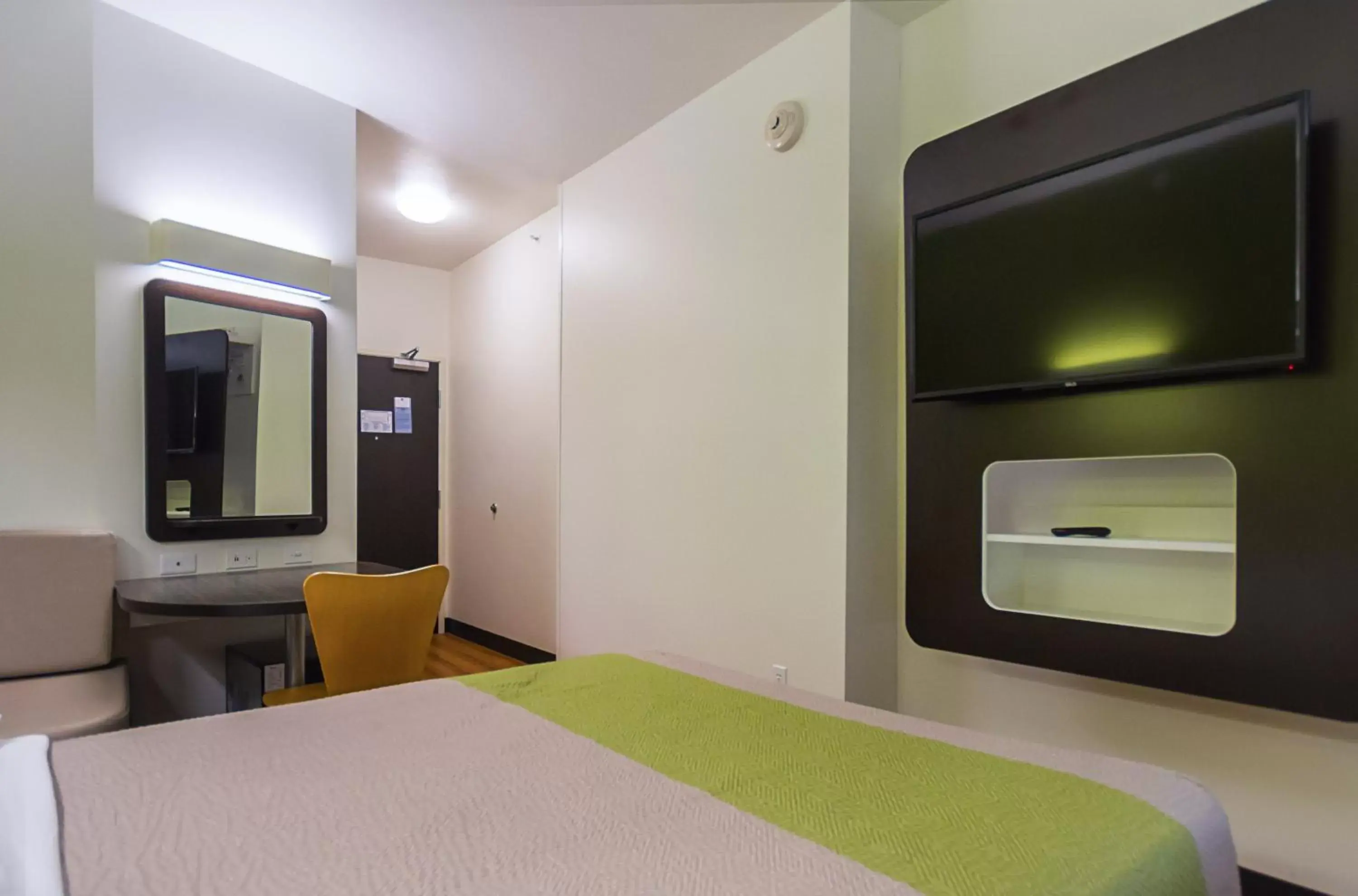 Bedroom, Bed in Motel 6-South Bend, IN - Mishawaka Bedroom, Bed in Motel 6-South Bend, IN - Mishawaka