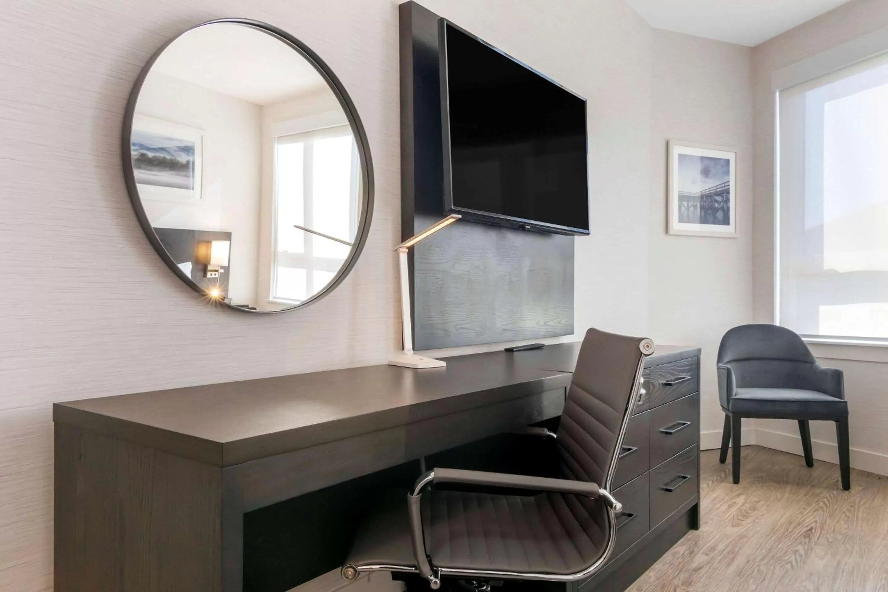 Photo of the whole room in Quality Inn