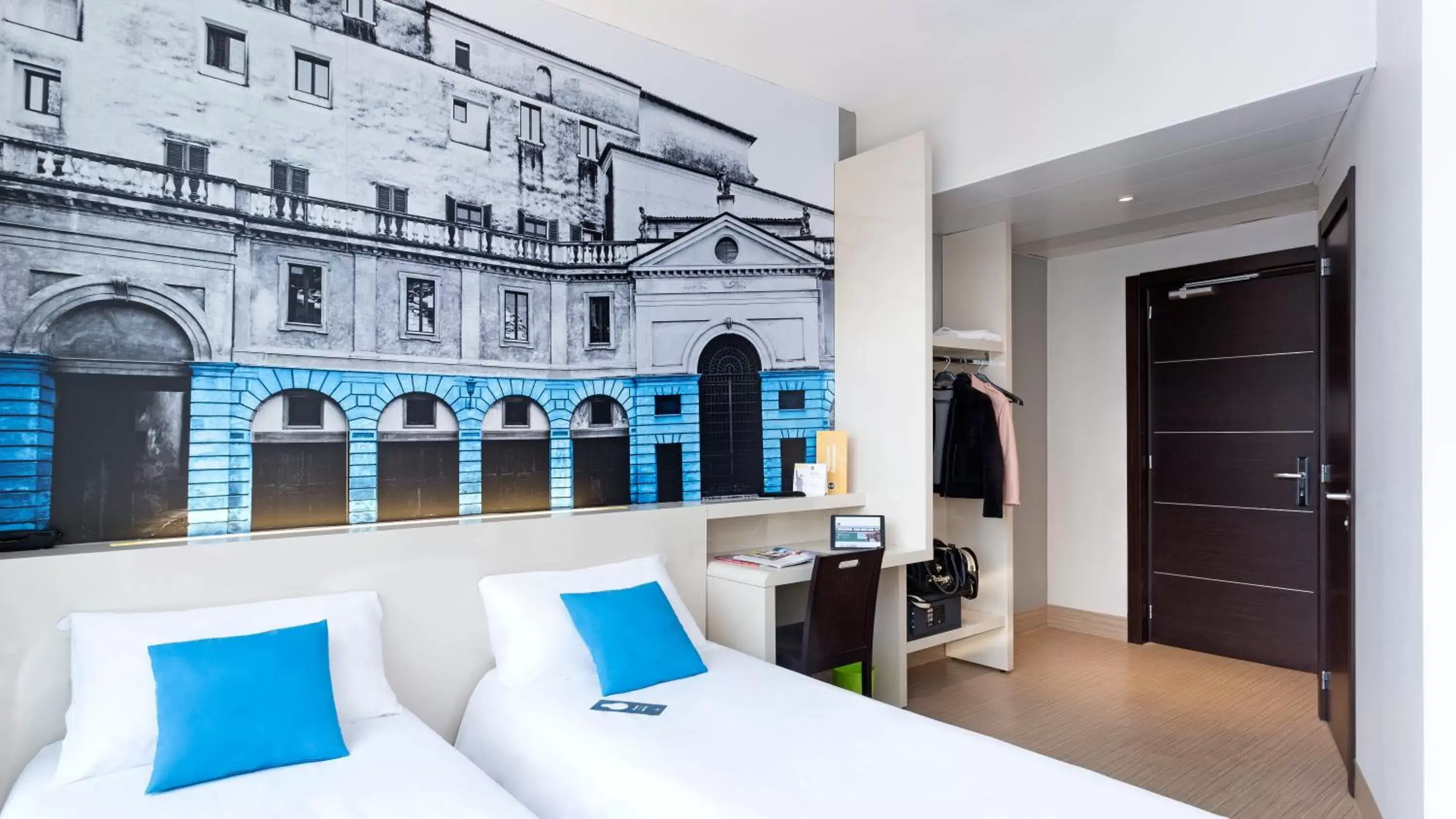 Bedroom in B&B Hotel Mantova