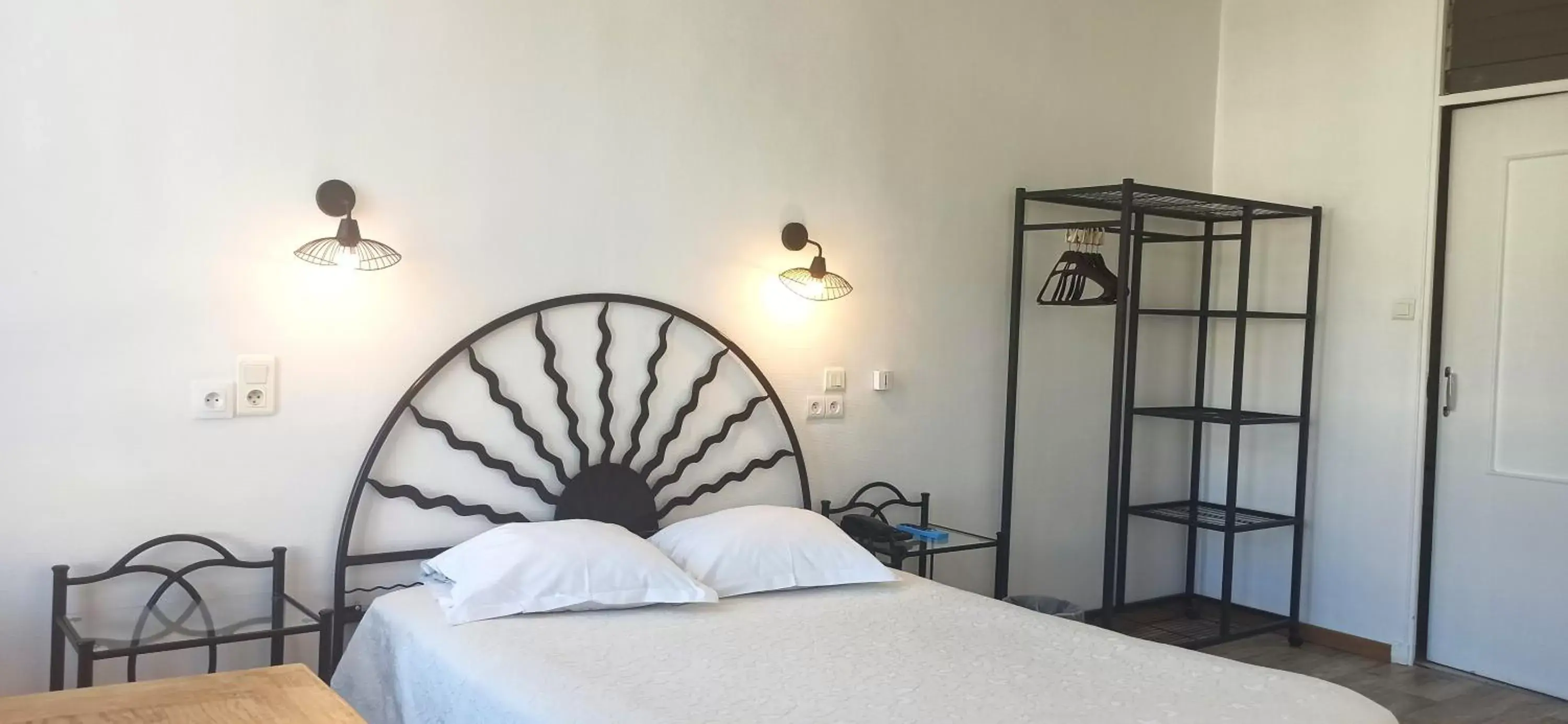 Photo of the whole room, Bed in Au Nouvel Hôtel