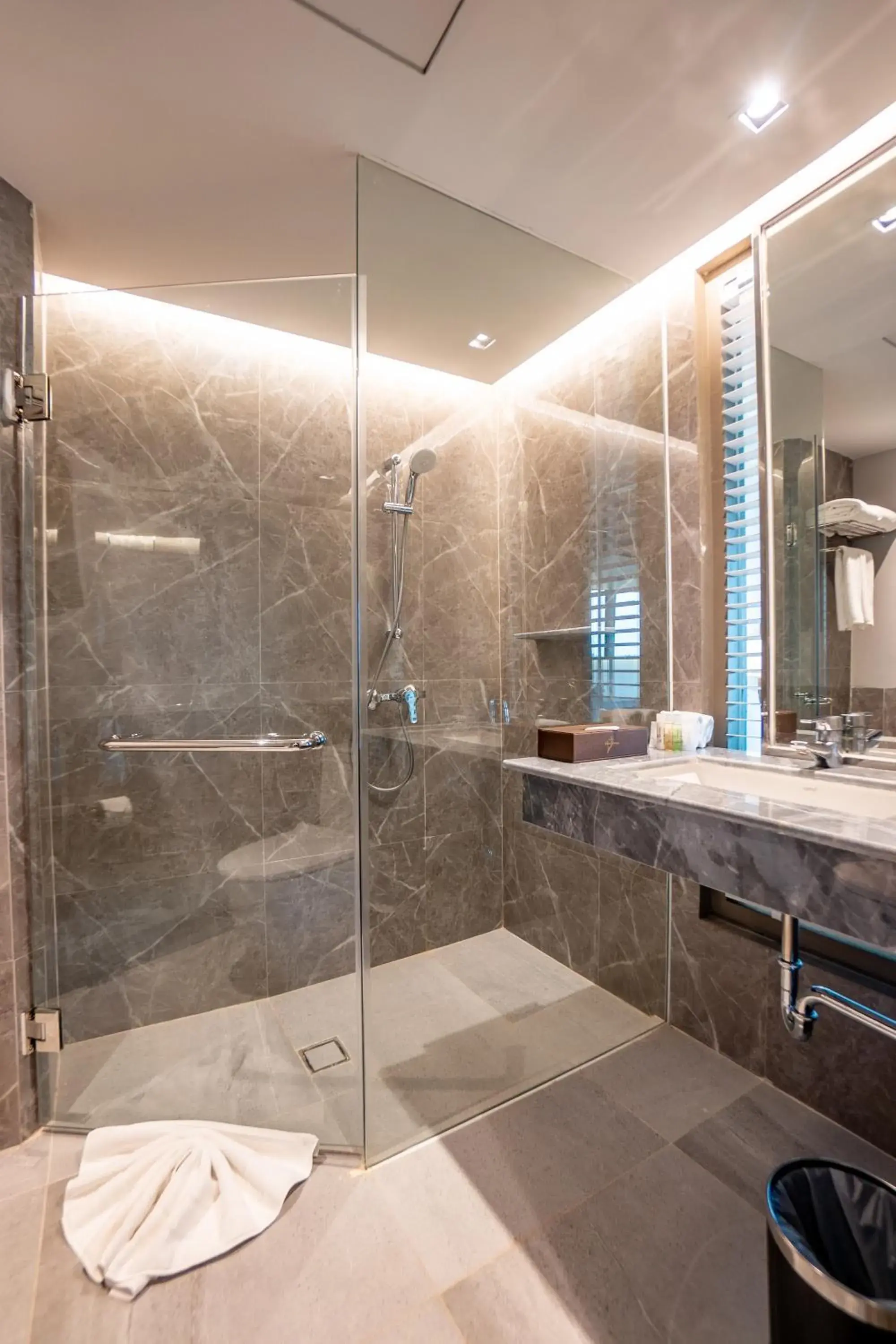 Bathroom in The Grand Riverside Hotel Bathroom in The Grand Riverside Hotel