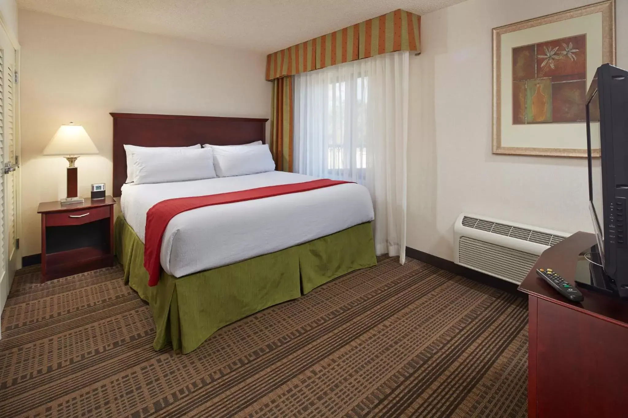 Photo of the whole room, Bed in Holiday Inn & Suites Santa Maria, an IHG Hotel