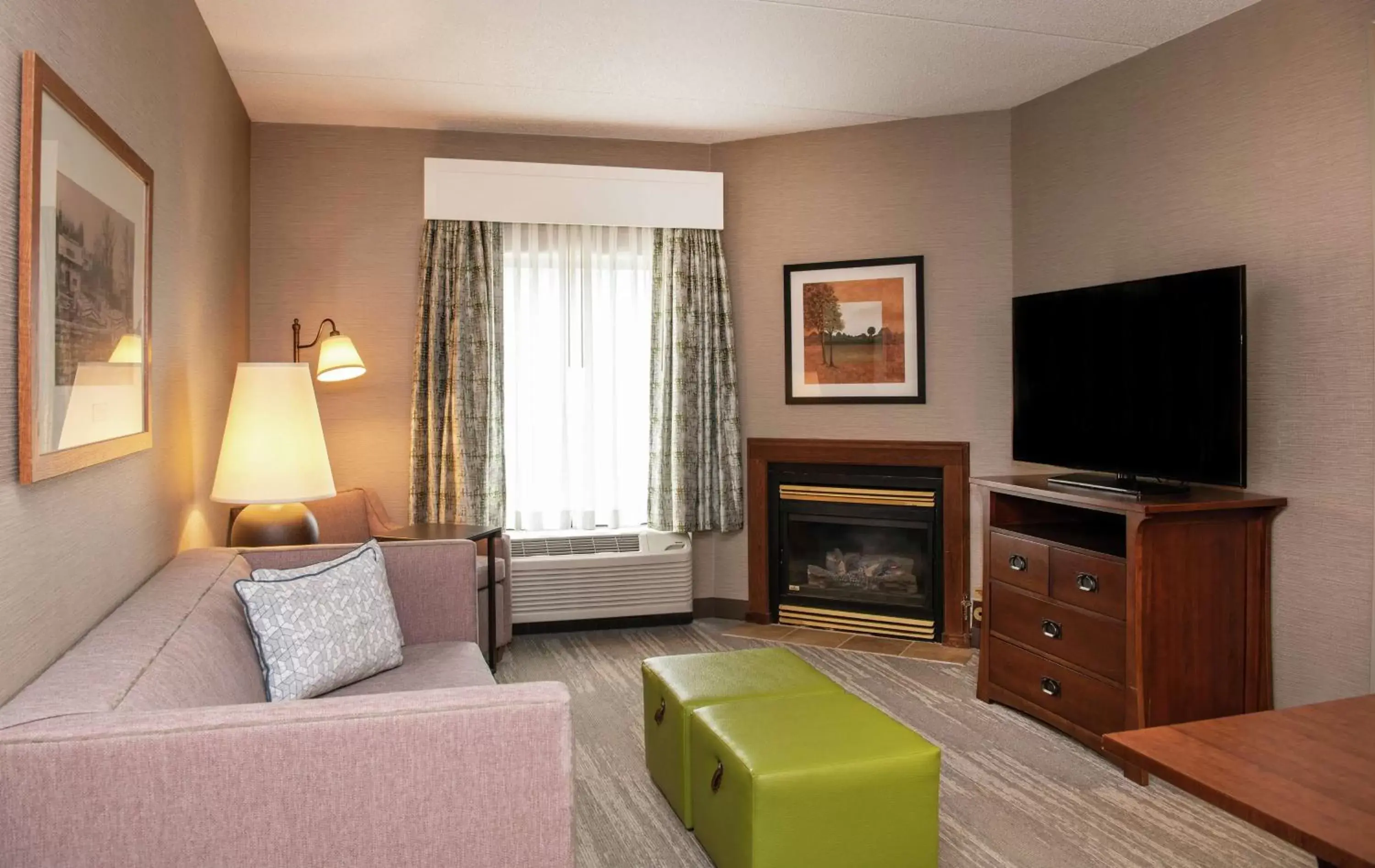 Living room, Seating Area in Hampton Inn & Suites Rochester/Victor