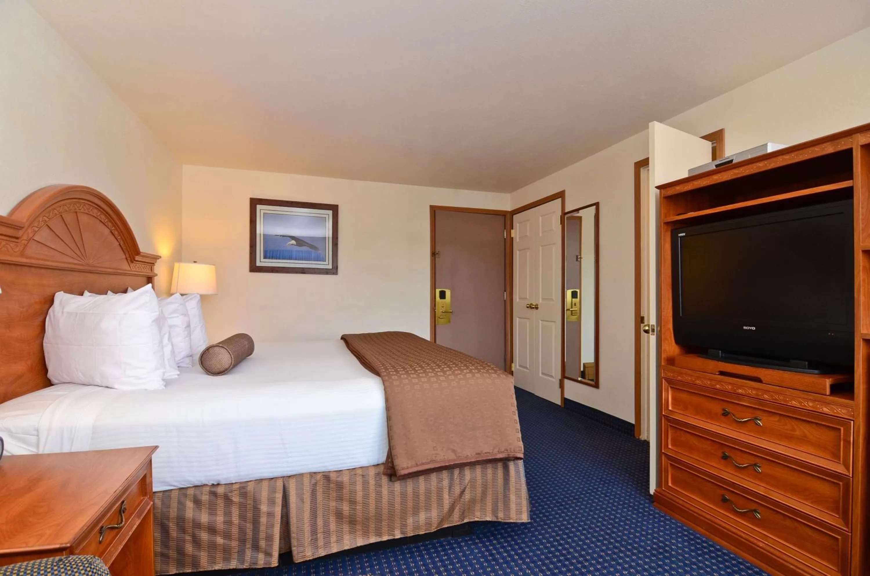 Photo of the whole room, Bed in Best Western Valdez Harbor Inn