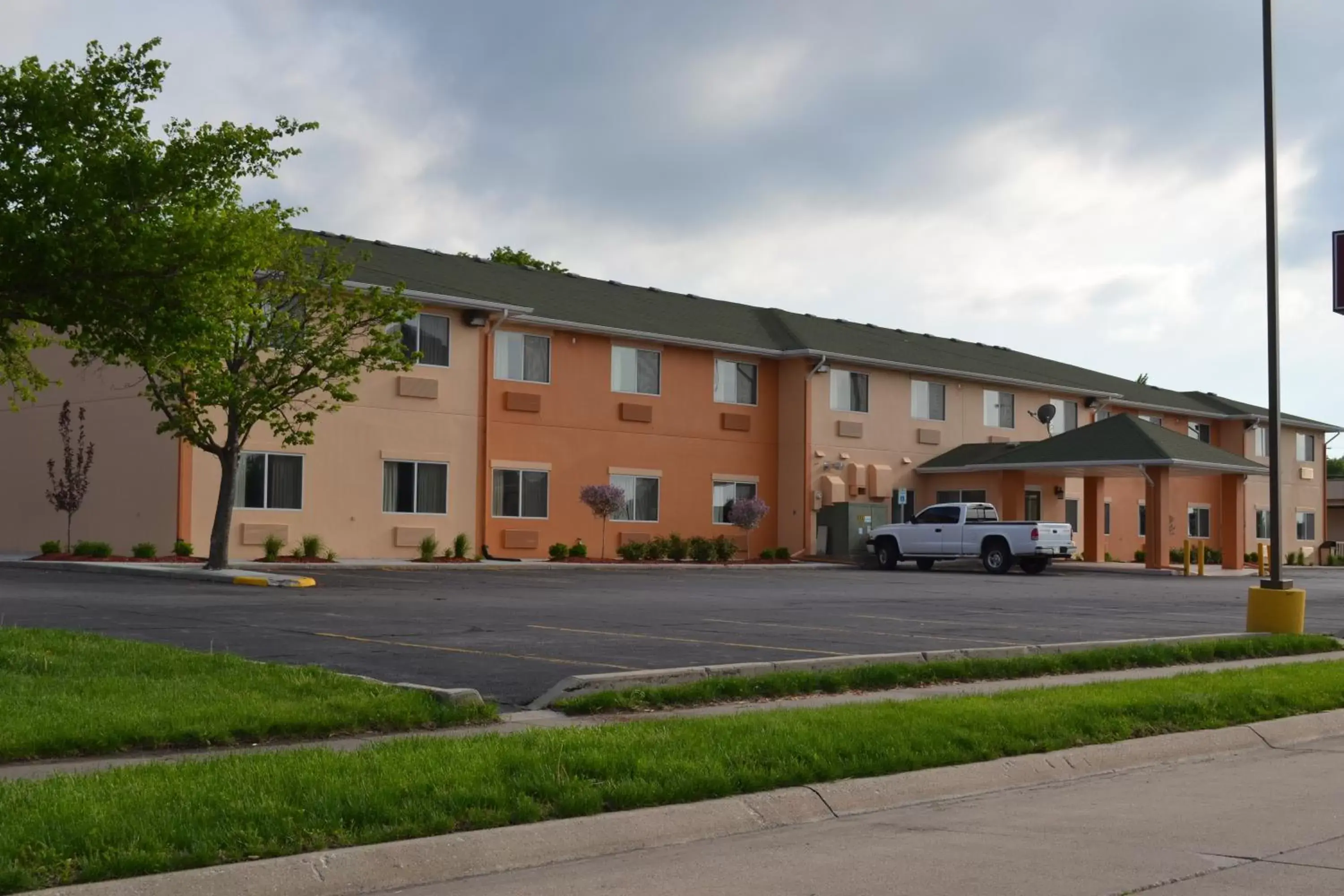 Facade/entrance, Property Building in BridgePointe Advantage by BPhotels