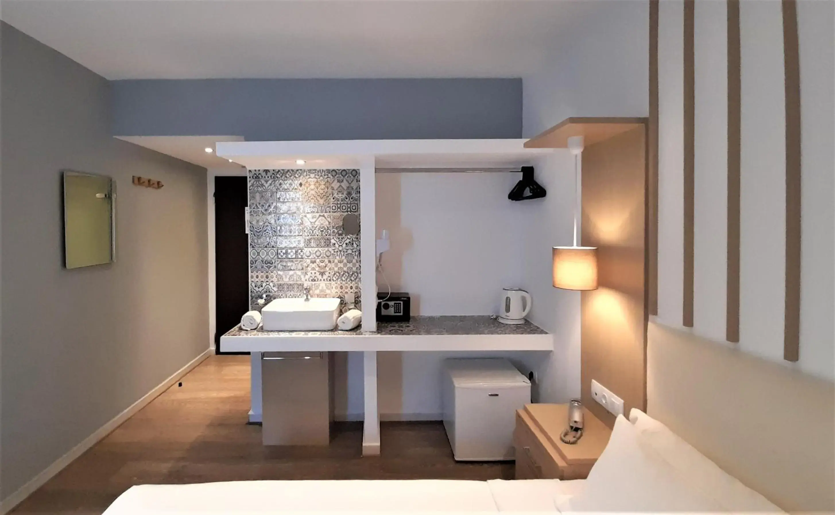 Bedroom, Bathroom in Elite Hotel