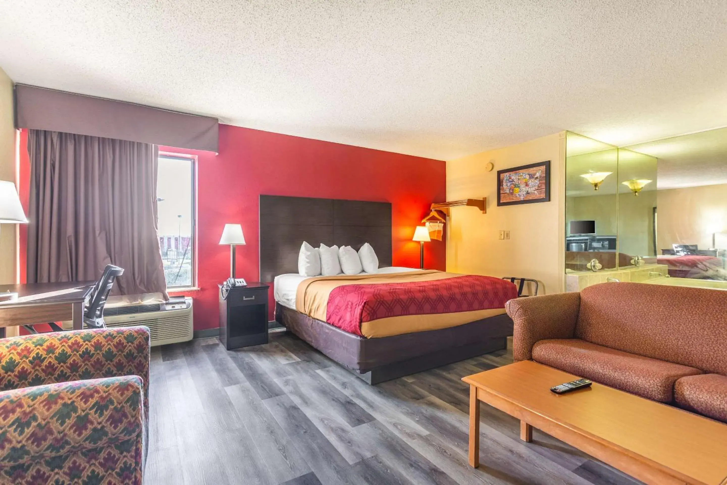 Photo of the whole room in Econo Lodge & Suites Clarksville