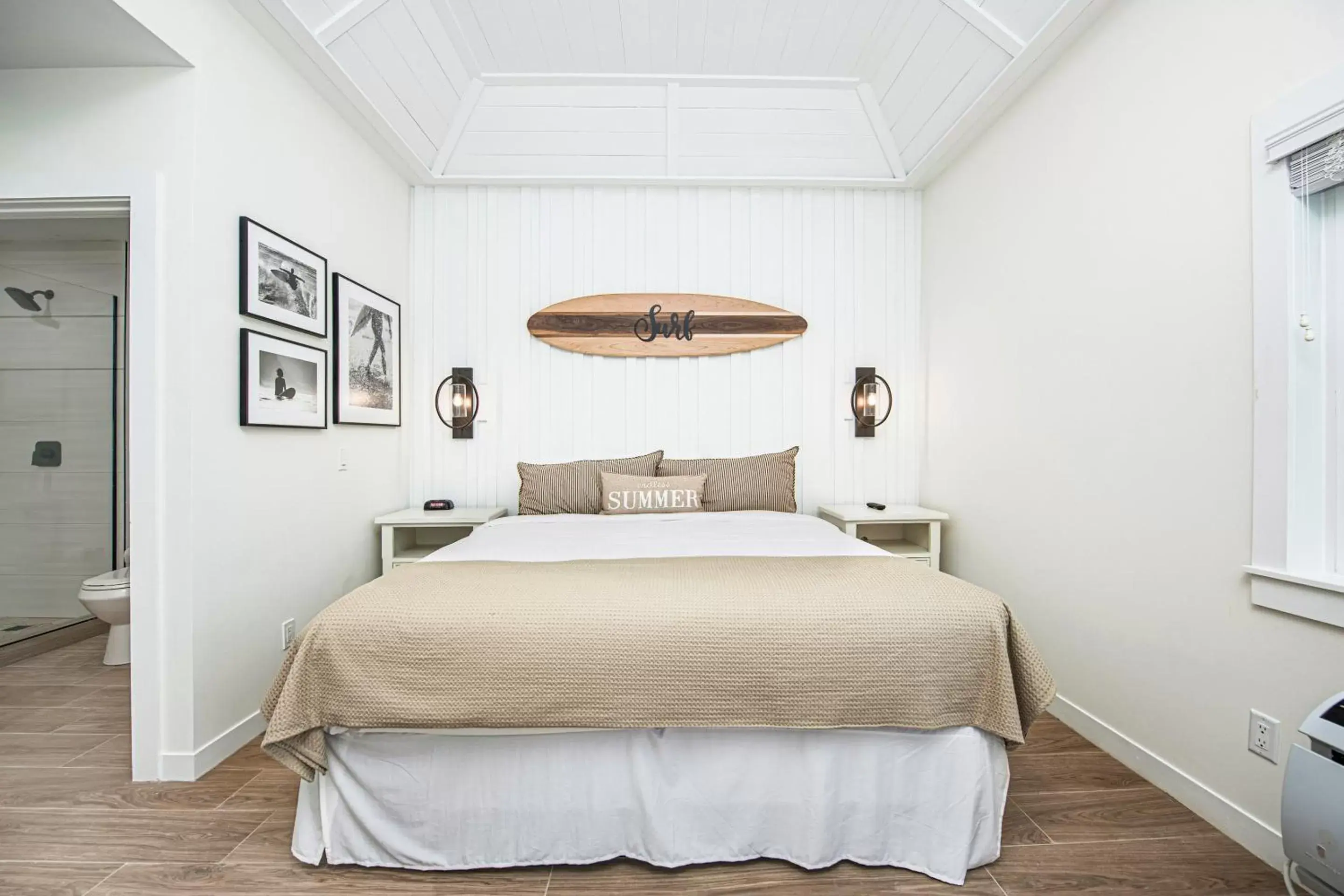 Bed in Casey Key Resorts - Beachfront