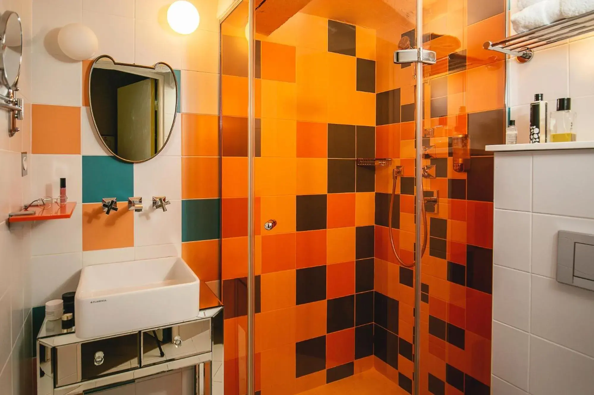 Photo of the whole room, Bathroom in Hôtel Crayon by Elegancia