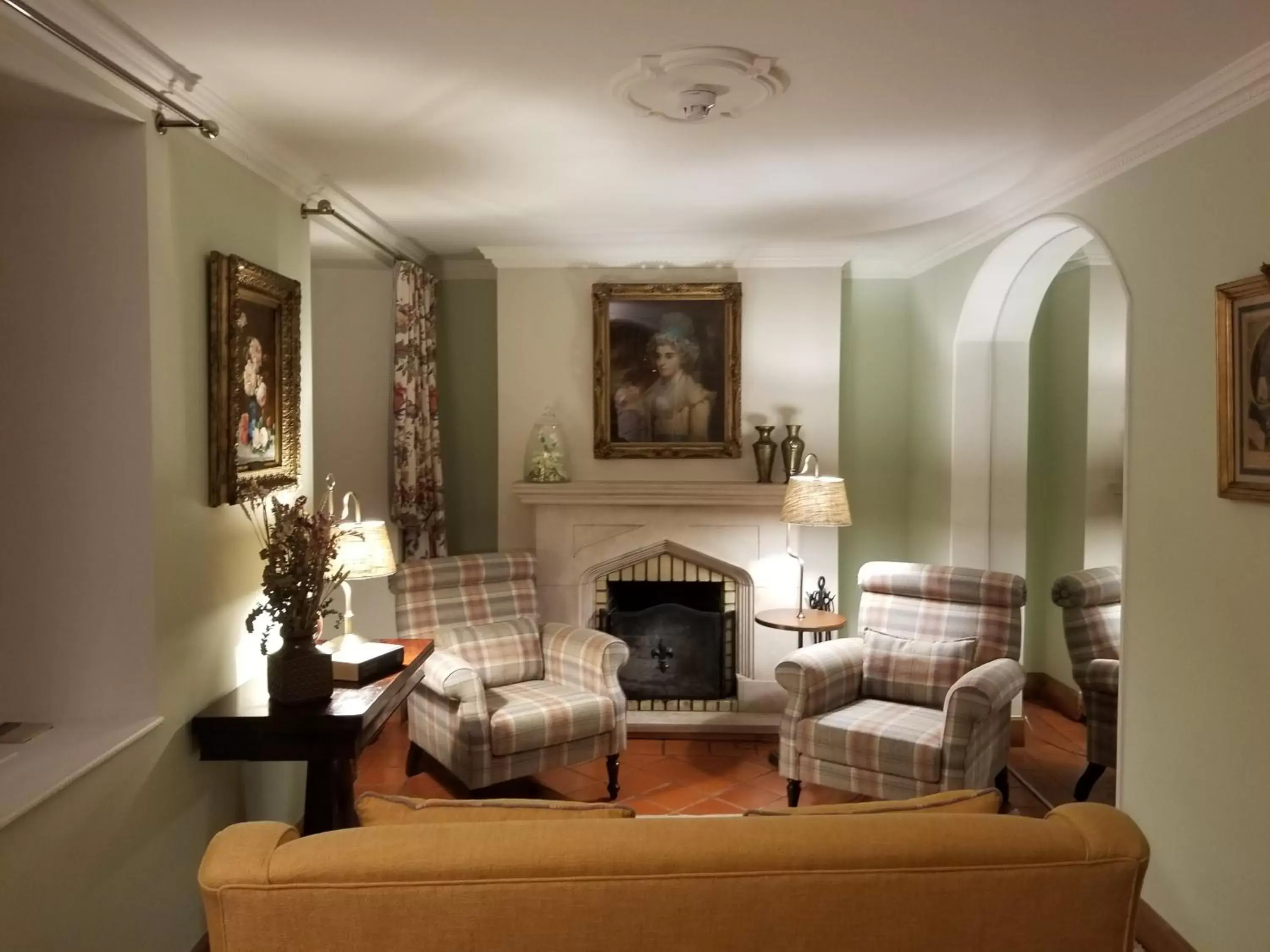 Living room, Seating Area in Lawrences Hotel