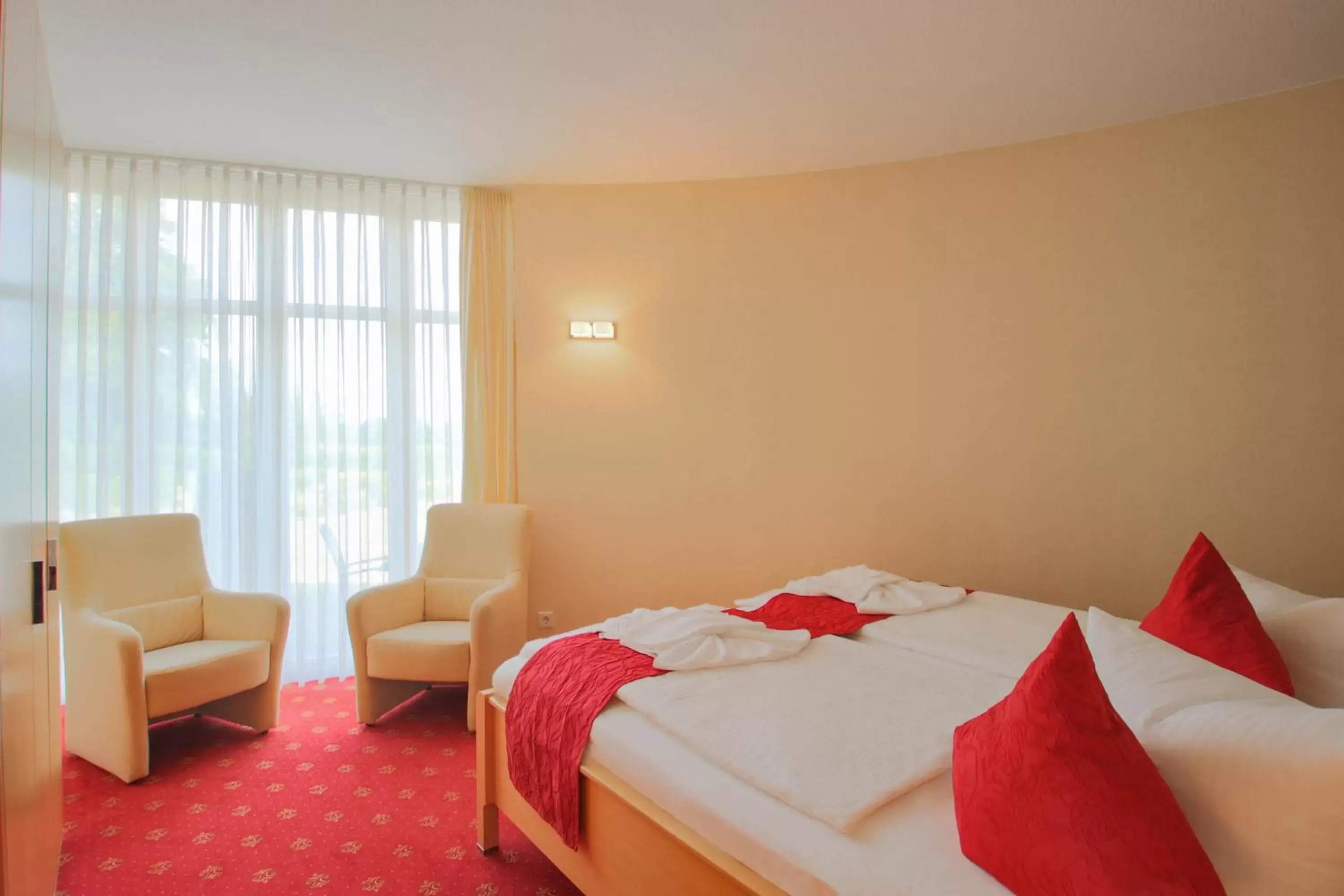 Photo of the whole room, Bed in SeeHotel Großräschen