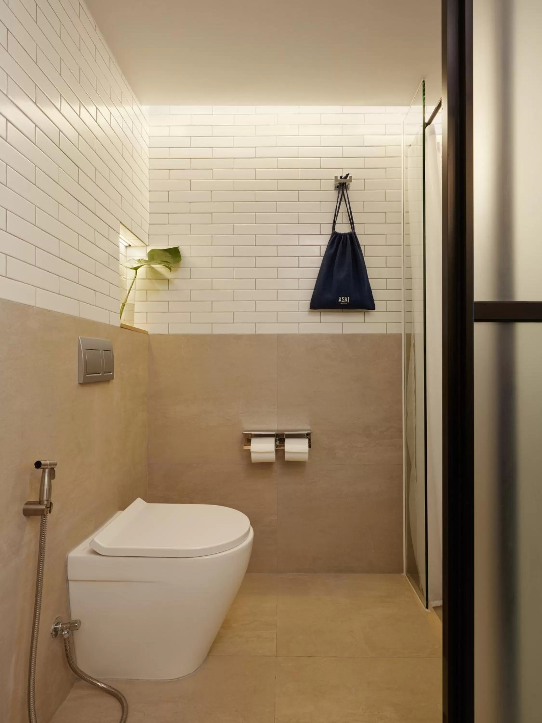 Shower in ASAI Bangkok Sathorn