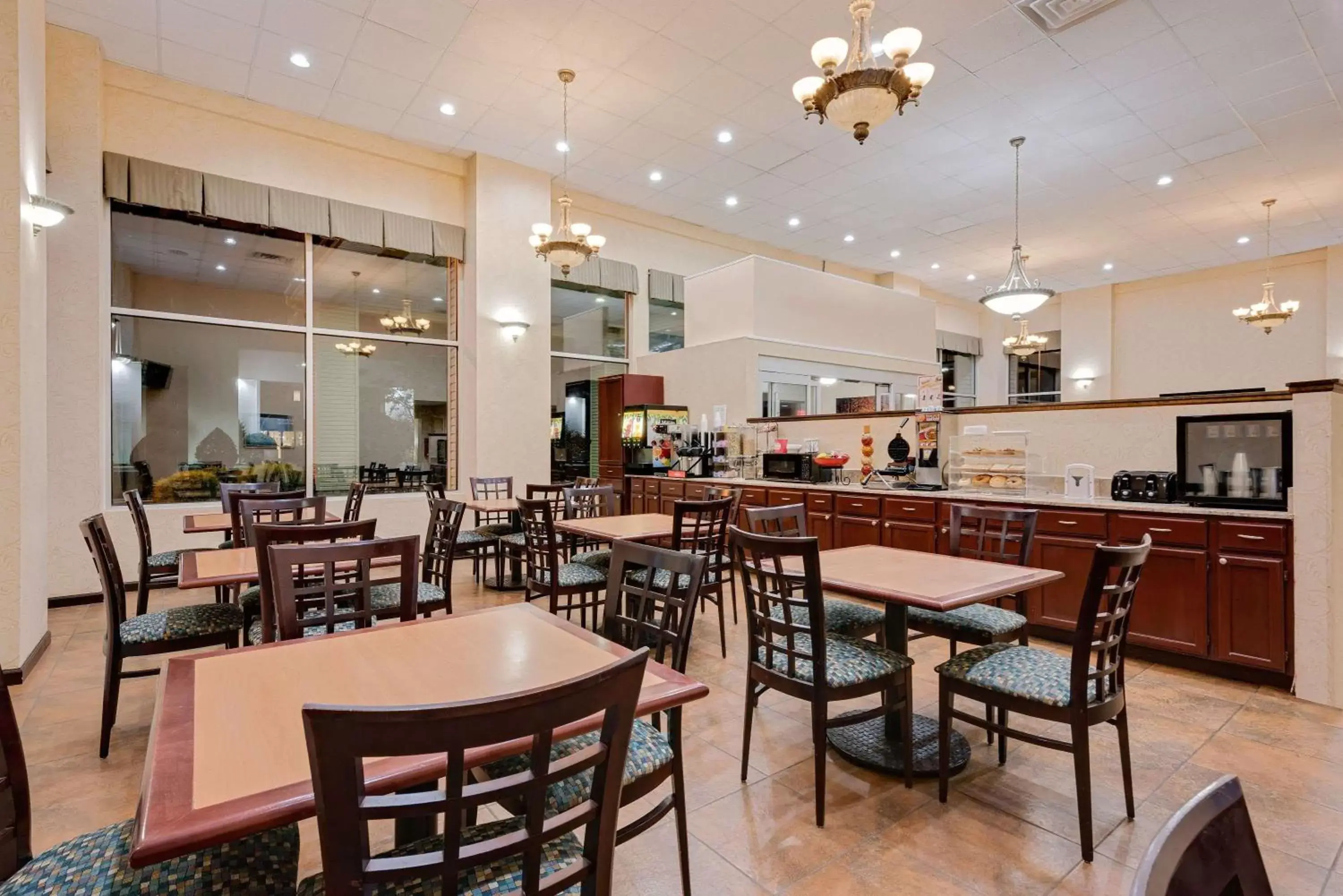 Restaurant/Places to Eat in Ramada by Wyndham Cleveland Airport West