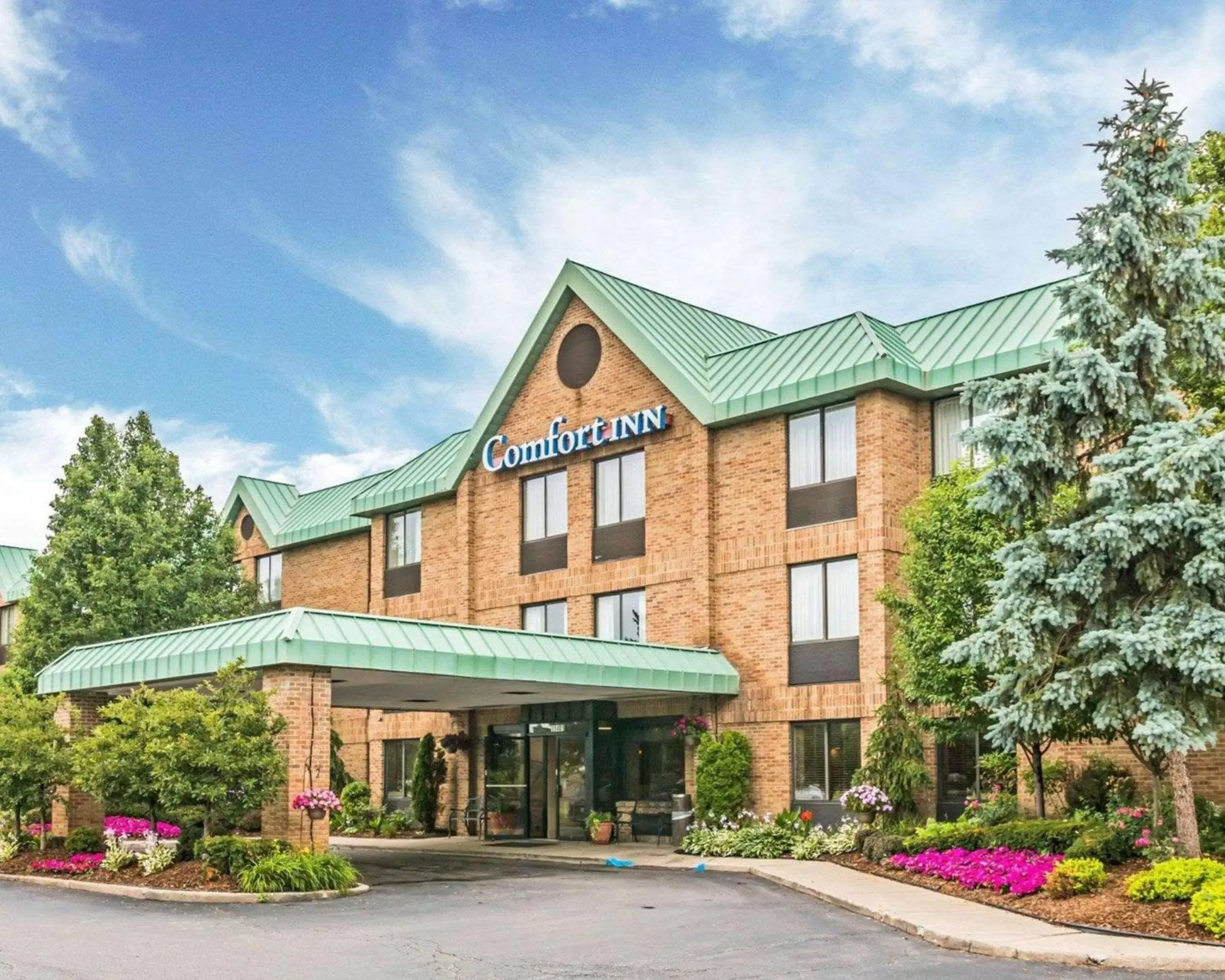 Property Building in Comfort Inn Utica