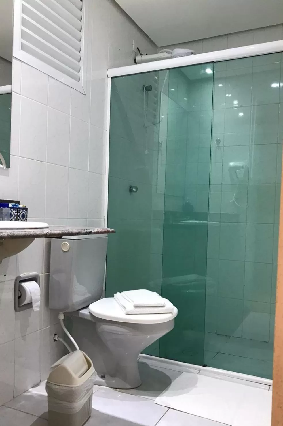 Shower, Bathroom in Riviera de São Lourenço - Amarilis 302