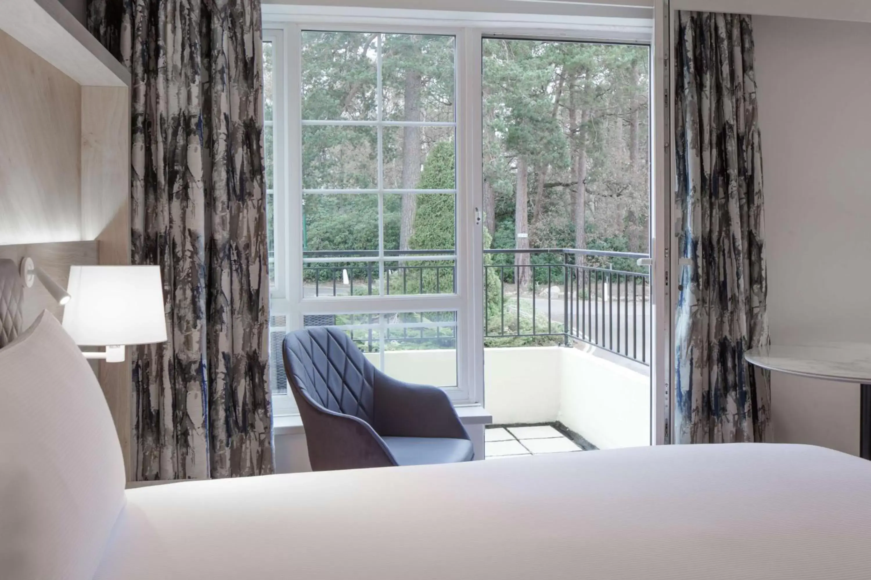 Living room, Bed in Hilton Cobham Living room, Bed in Hilton Cobham