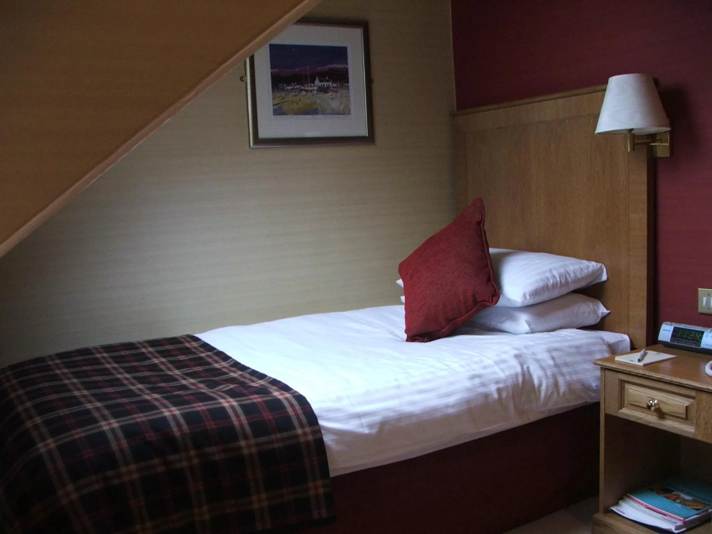 Bed in Atholl Hotel