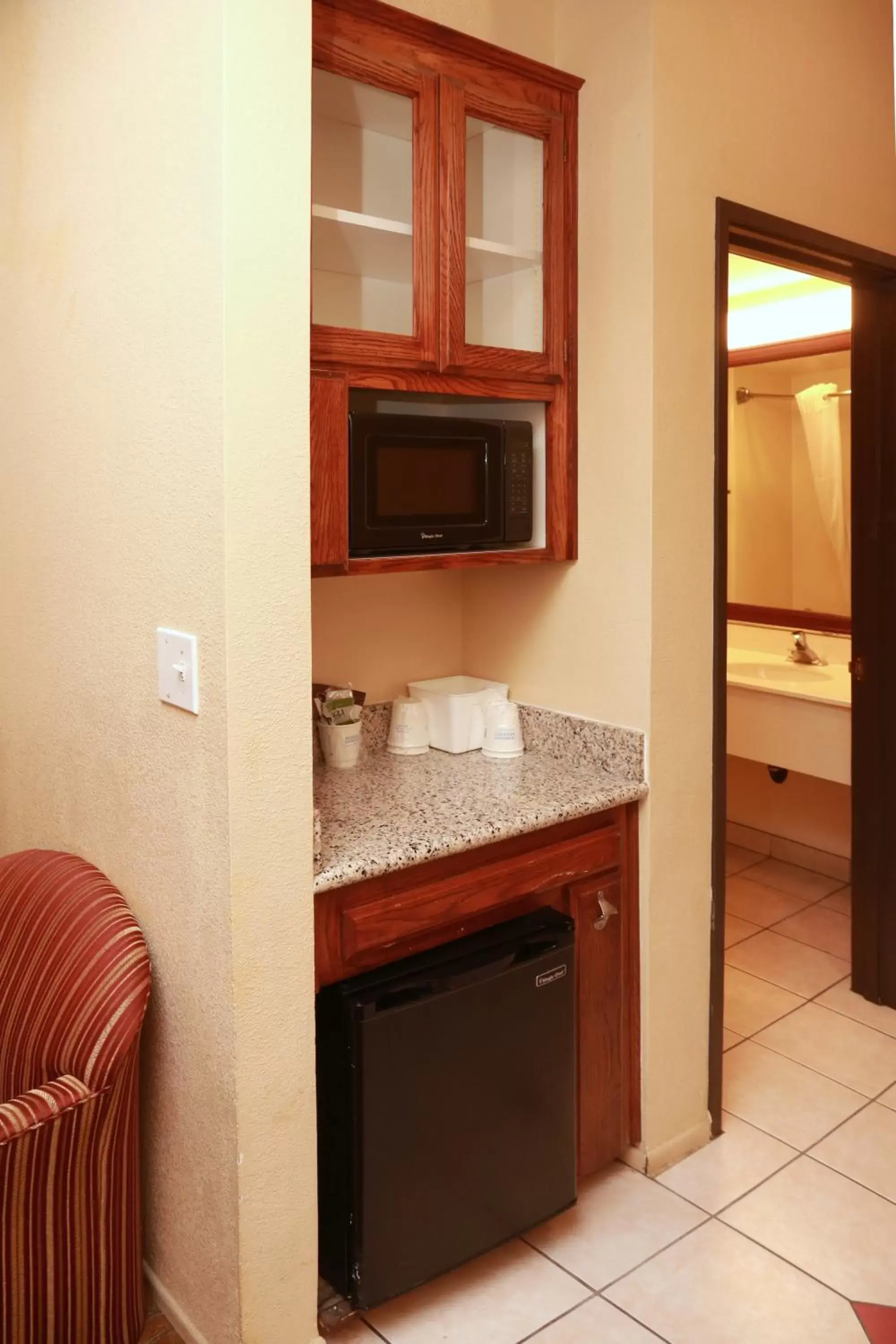 minibar, Bathroom in Ramada by Wyndham Fresno Northwest