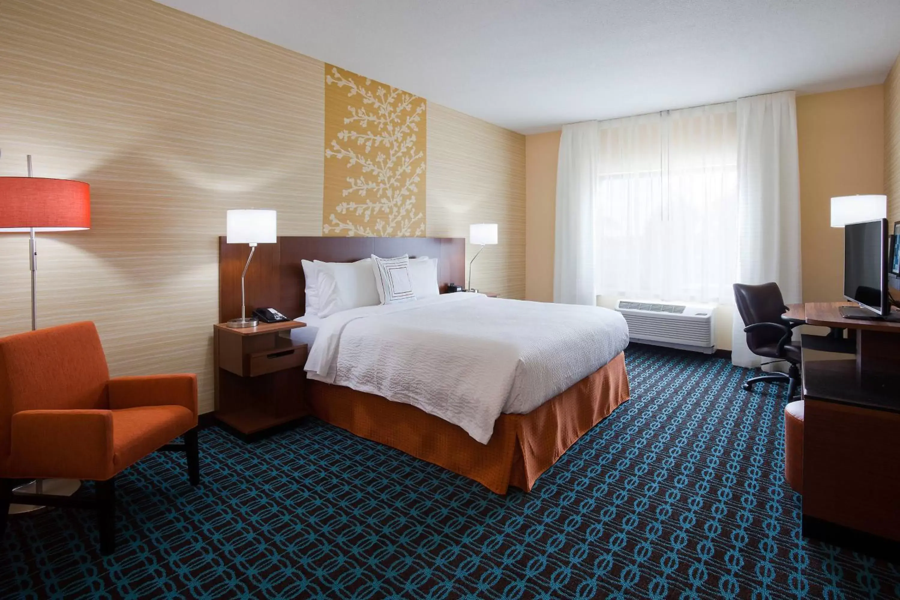 Photo of the whole room, Bed in Fairfield Inn & Suites by Marriott St. Paul Northeast